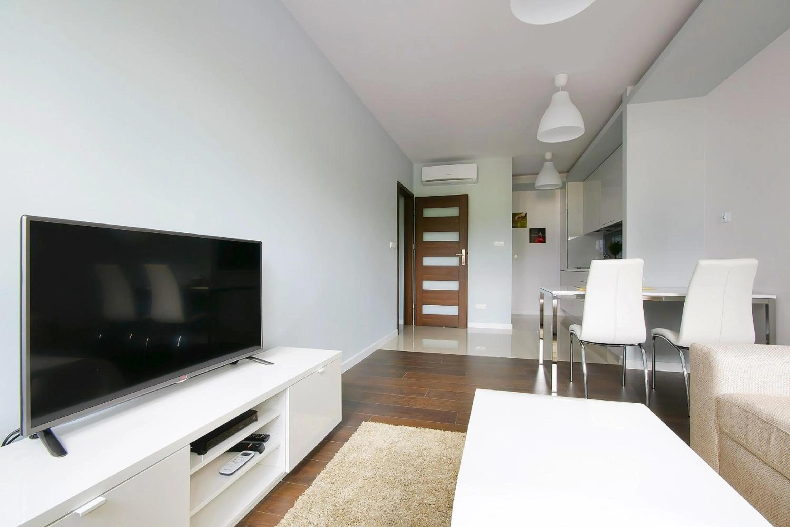 TV and multimedia in erApartments Oxygen Residence