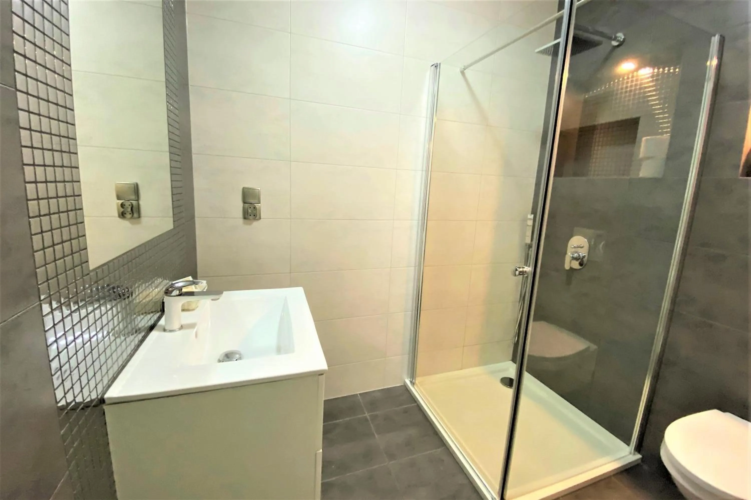 Shower in erApartments Oxygen Residence