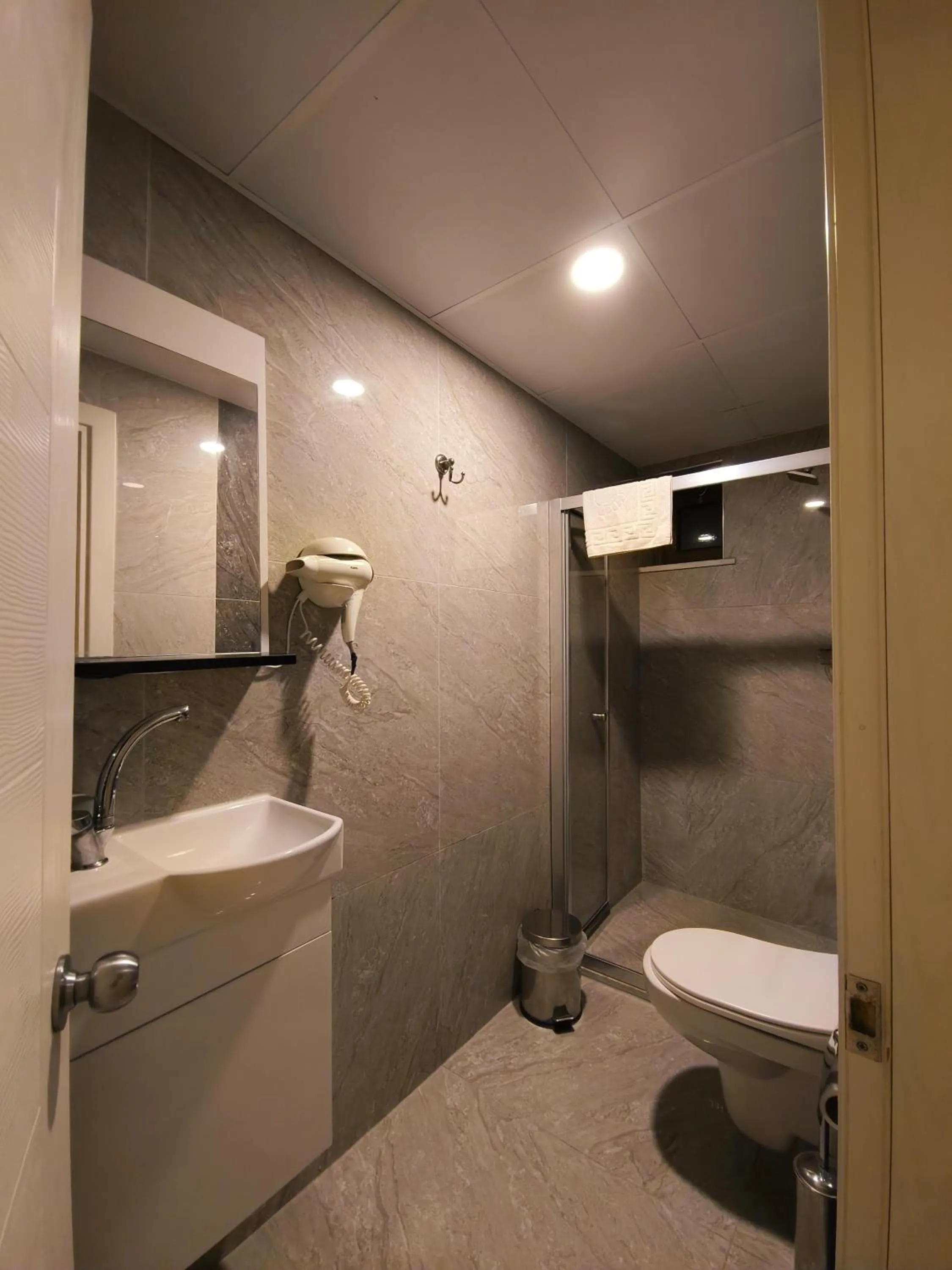 Shower in Emek Pansiyon