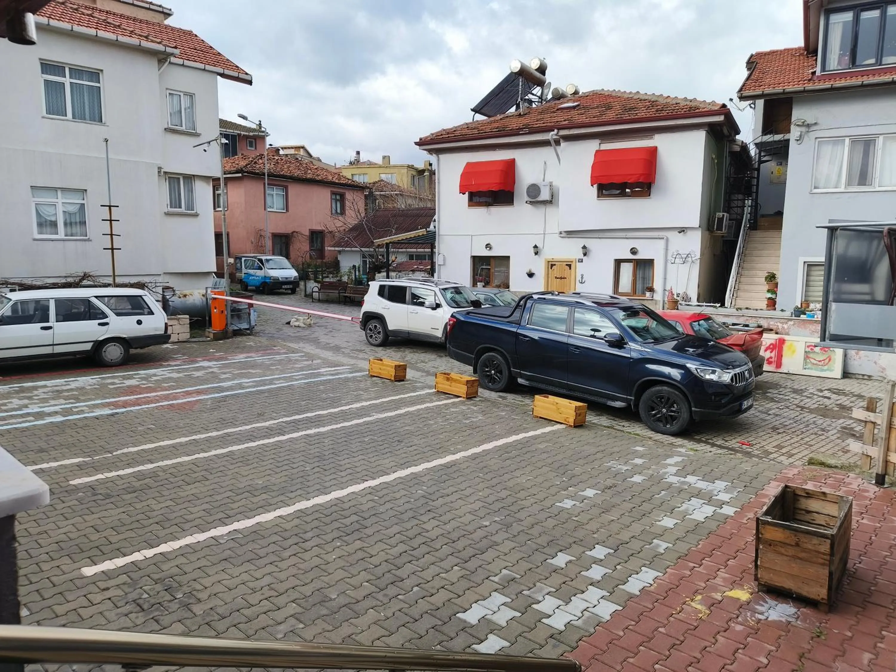 Parking in Emek Pansiyon