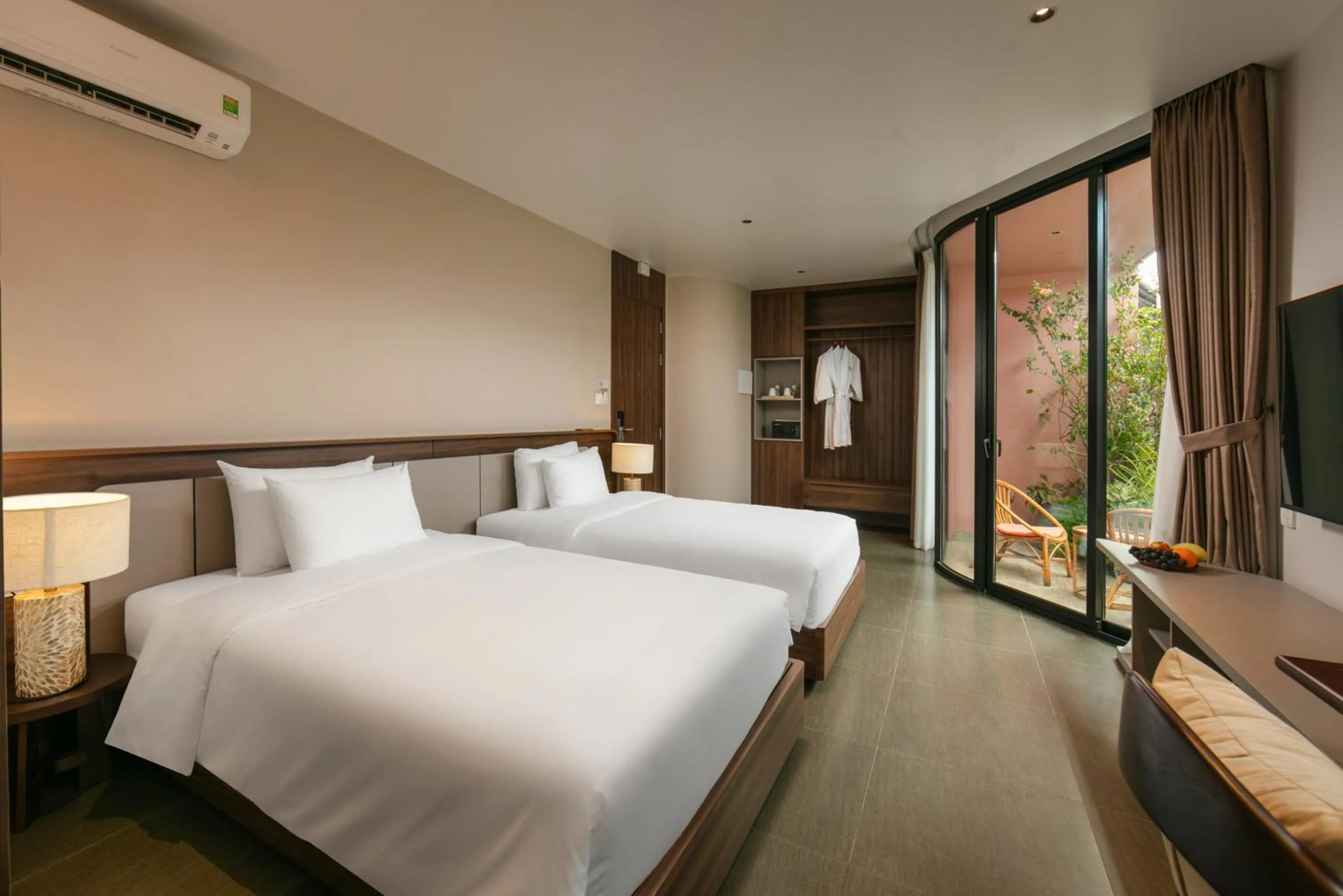 Communal lounge/ TV room, Bed in Hanoi Riverview Boutique Hotel & Apartment