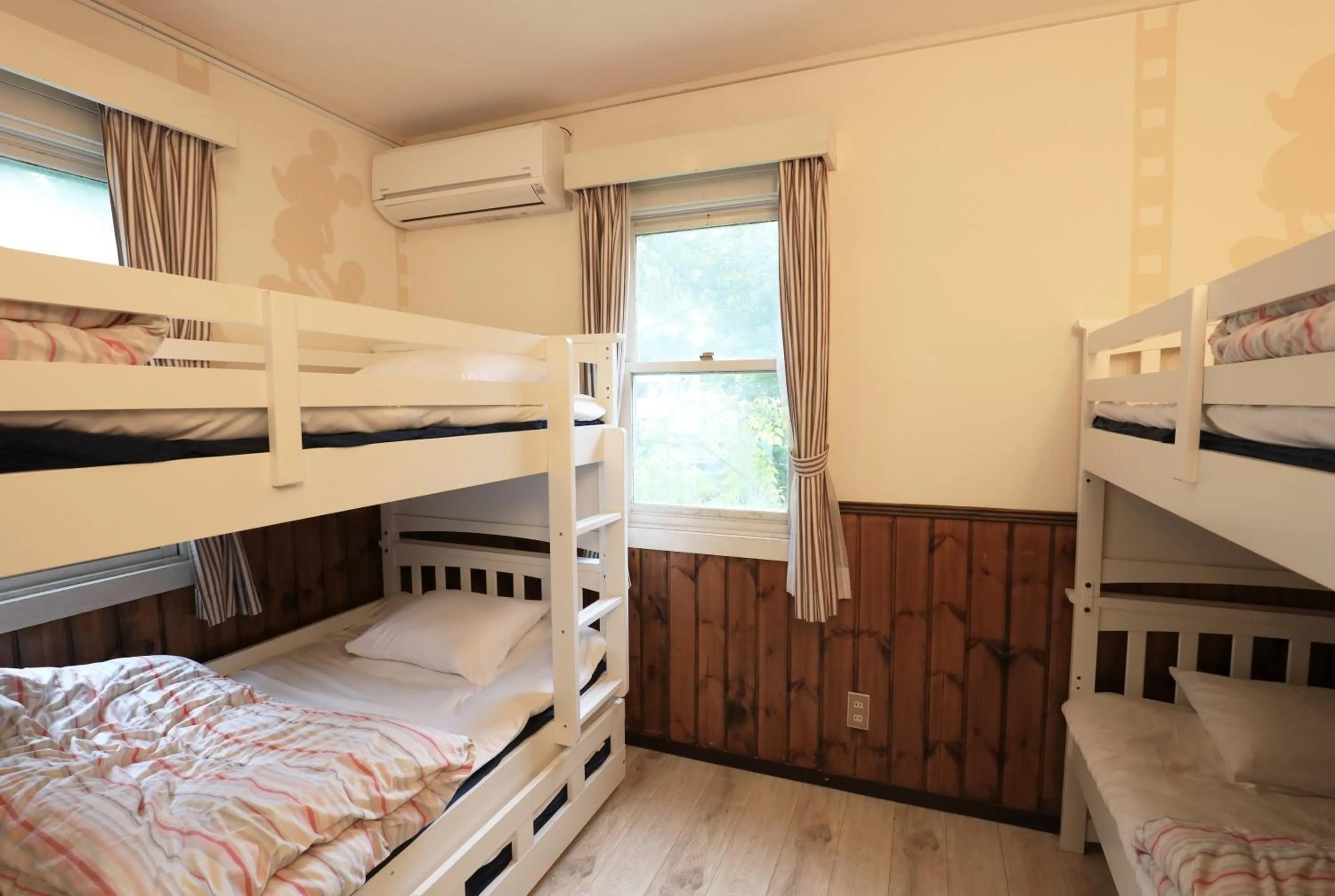 bunk bed, Bed in Human resort