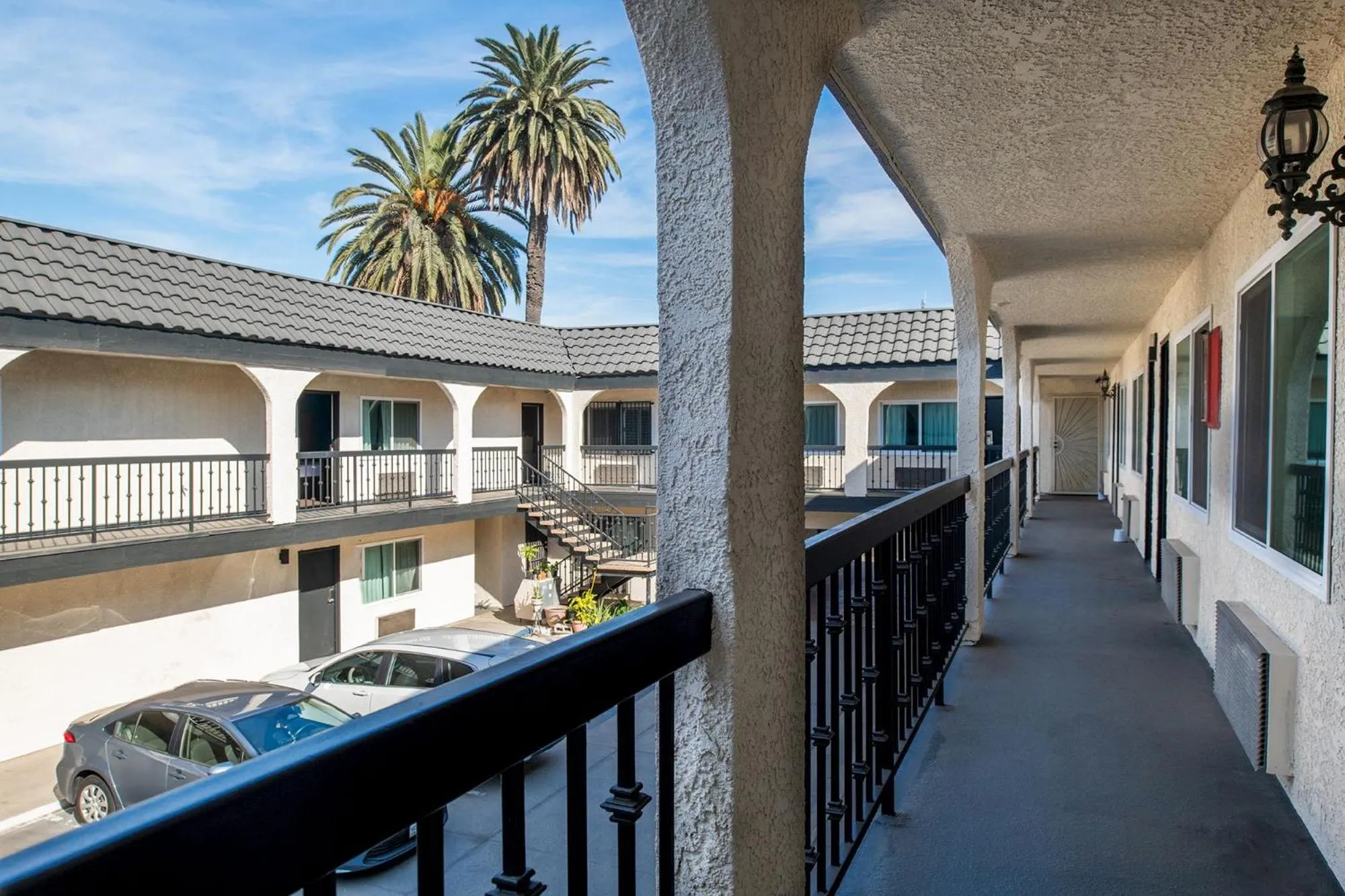 Property building in La Mirage Inn - Long Beach