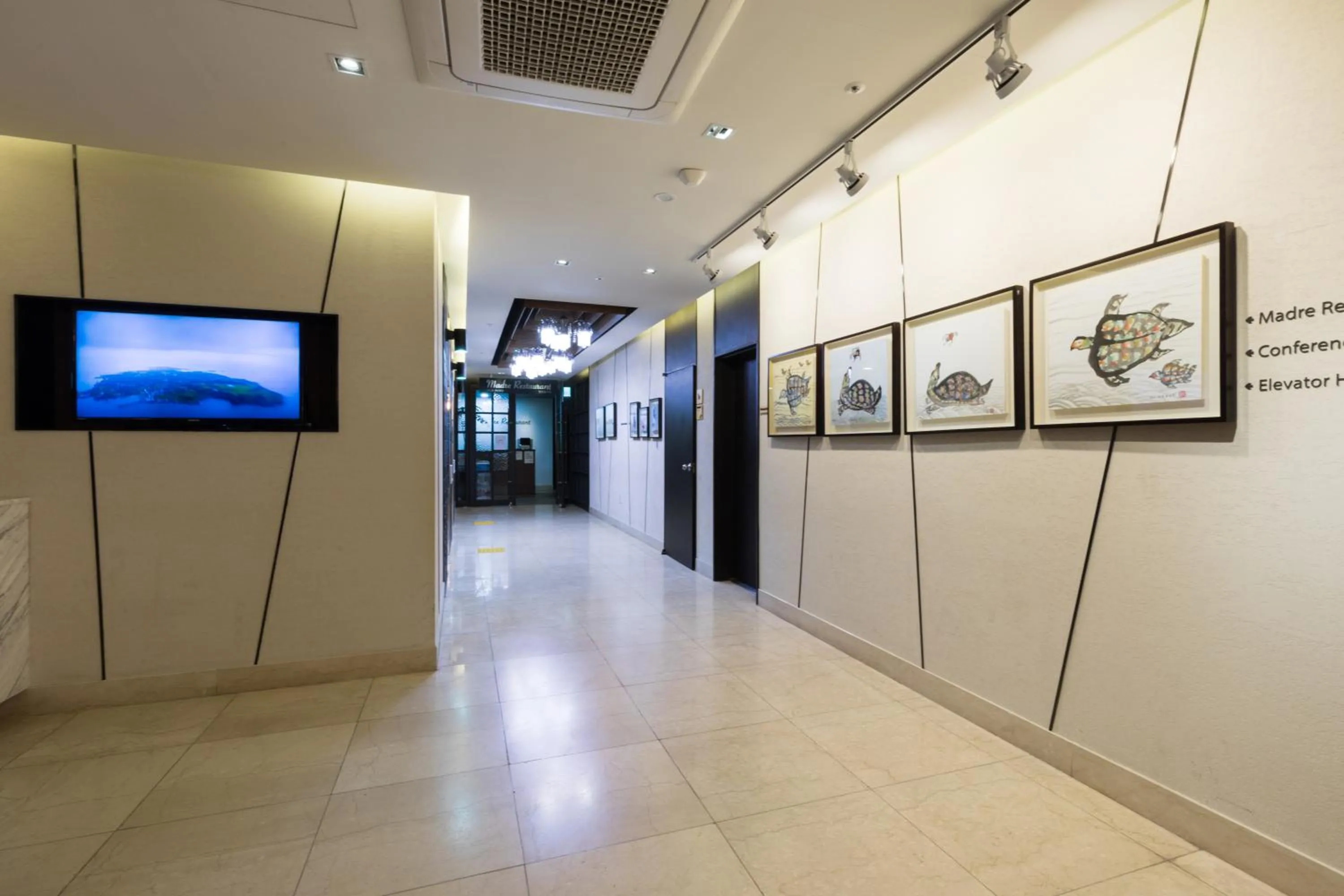 Lobby or reception in Vistacay Hotel Worldcup