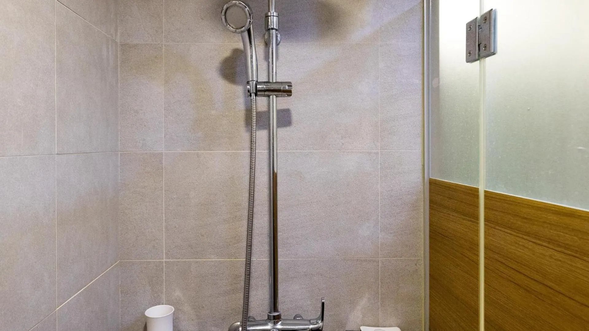 Shower in Vistacay Hotel Worldcup