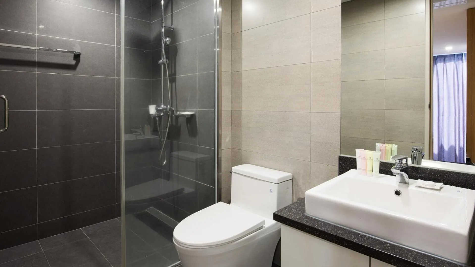 Bathroom in Vistacay Hotel Worldcup