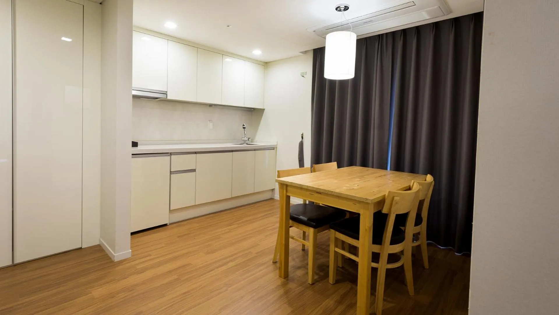 Kitchen or kitchenette in Vistacay Hotel Worldcup