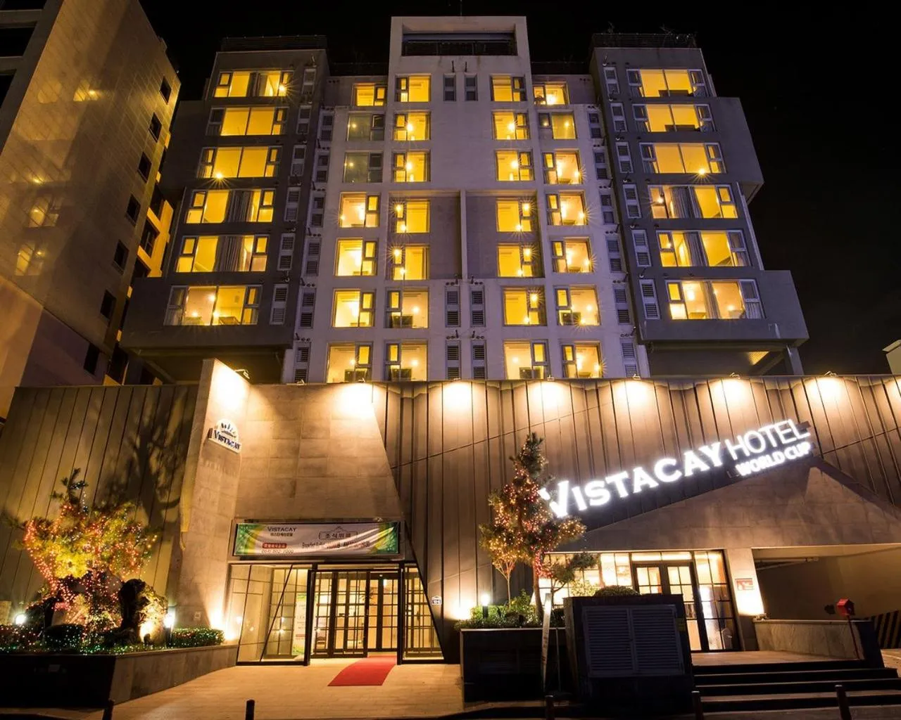 Property building in Vistacay Hotel Worldcup