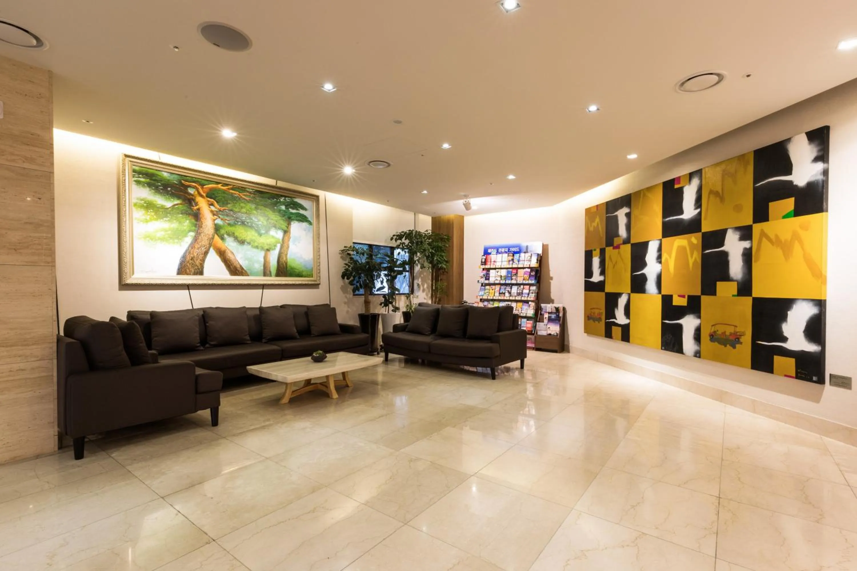 Lobby or reception in Vistacay Hotel Worldcup