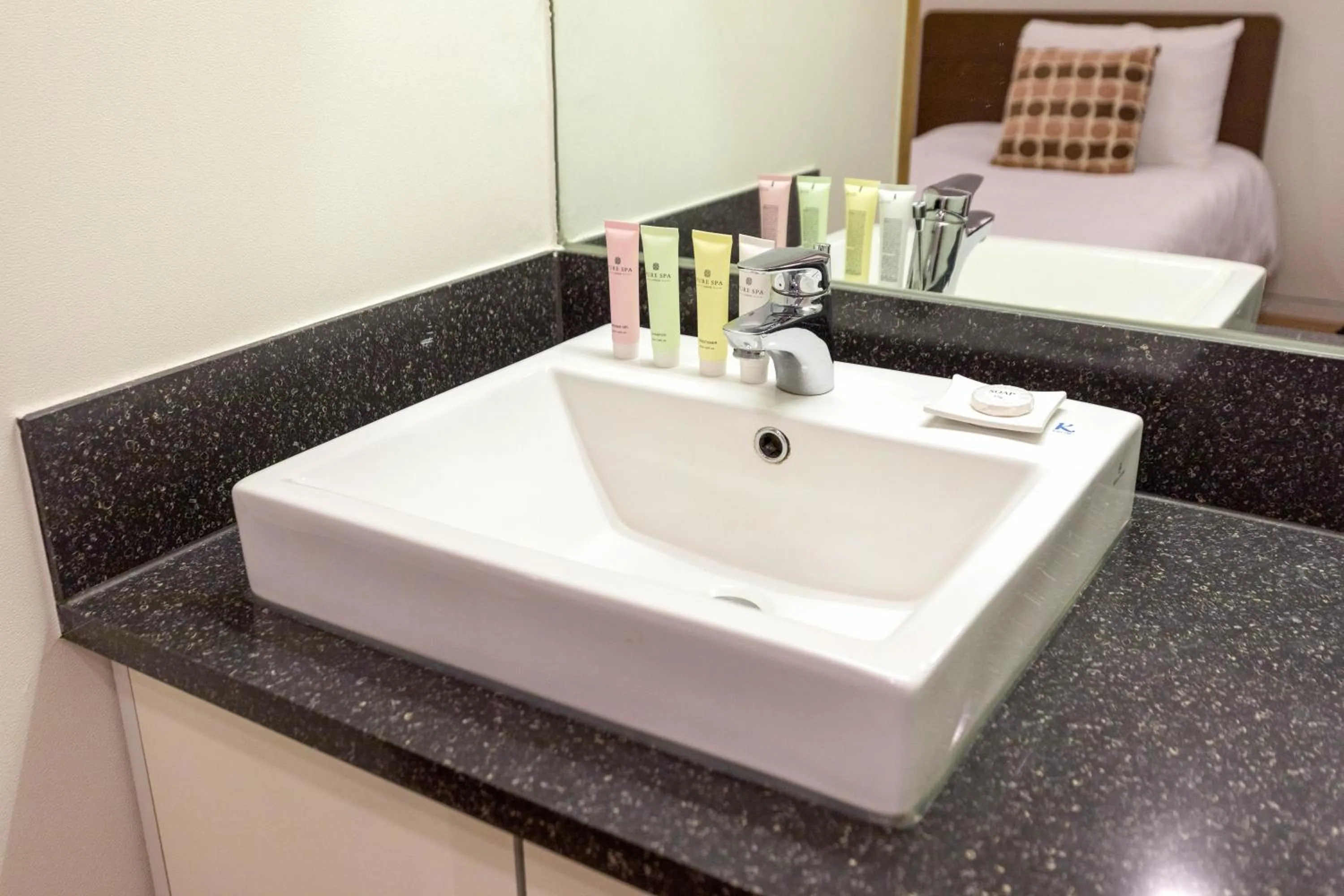 Photo of the whole room in Vistacay Hotel Worldcup