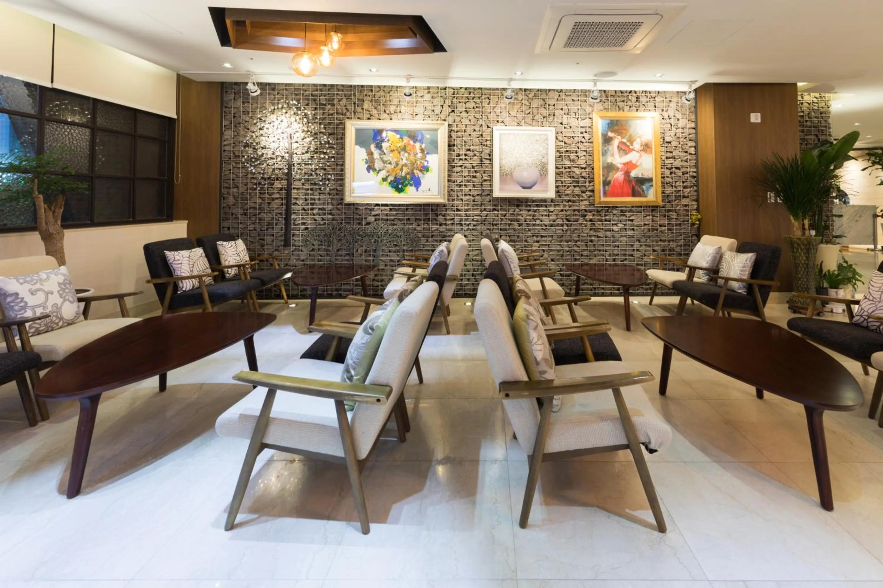 Lobby or reception in Vistacay Hotel Worldcup