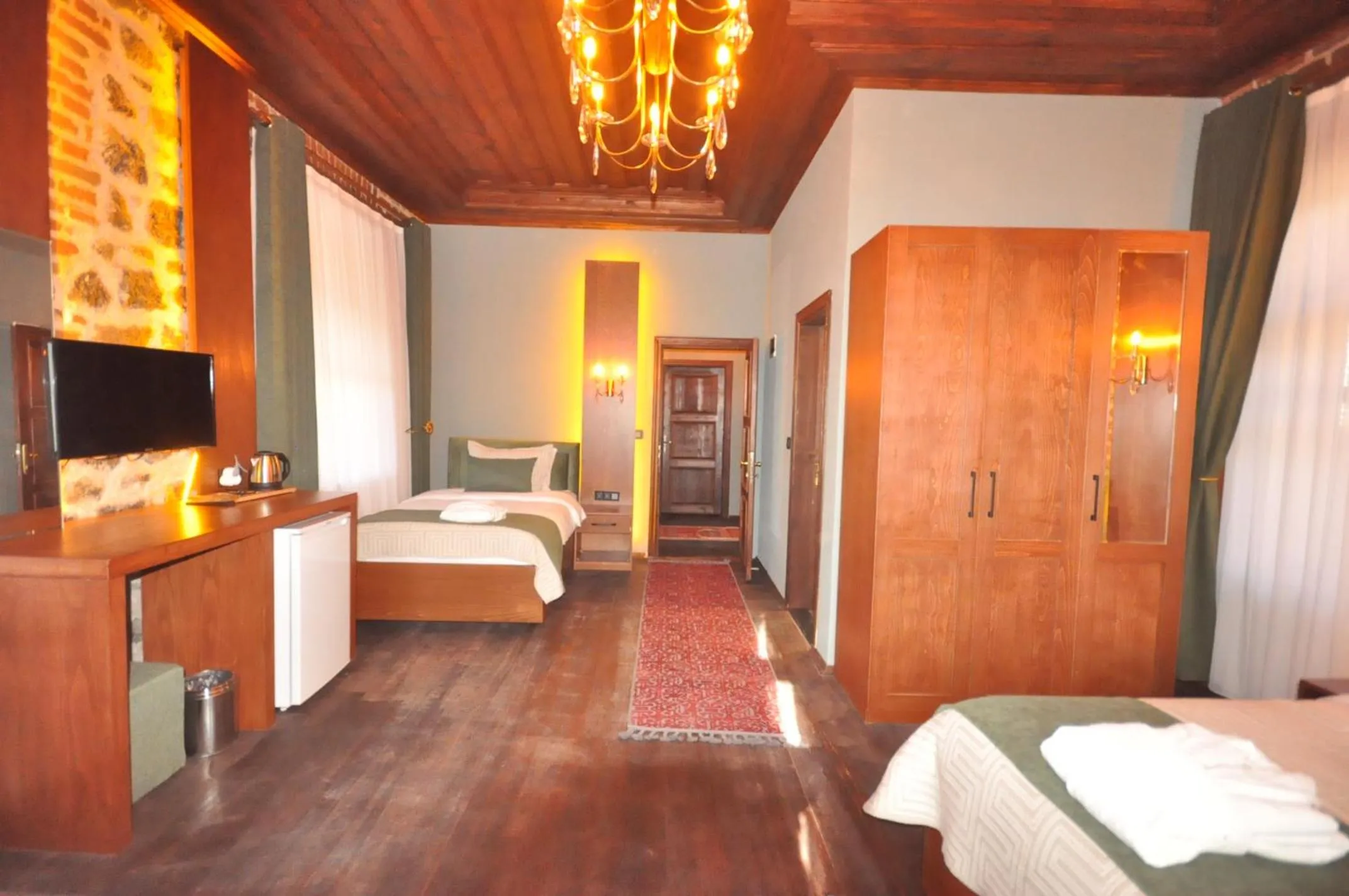 Photo of the whole room, Bed in Mihman Konak Hotel