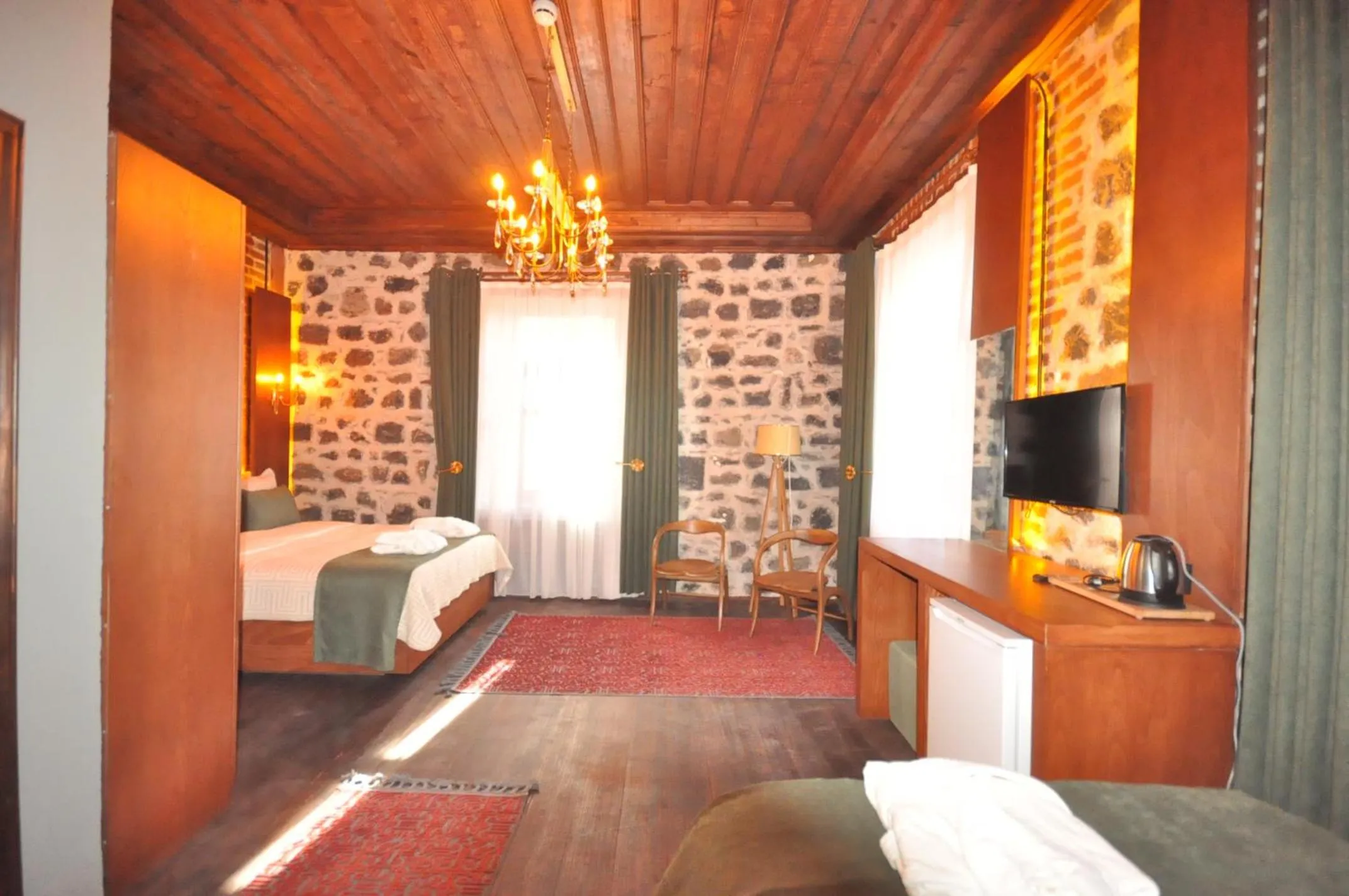 TV and multimedia, Bed in Mihman Konak Hotel