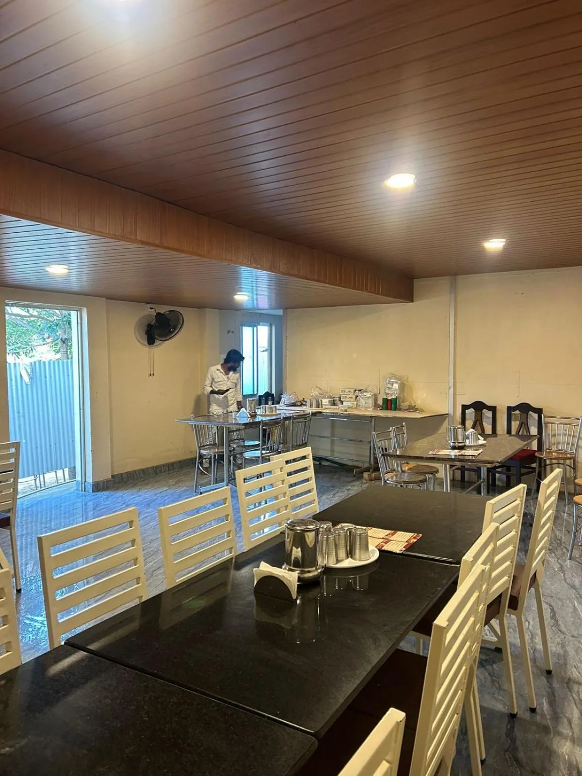 Restaurant/places to eat in Hotel Ramleela