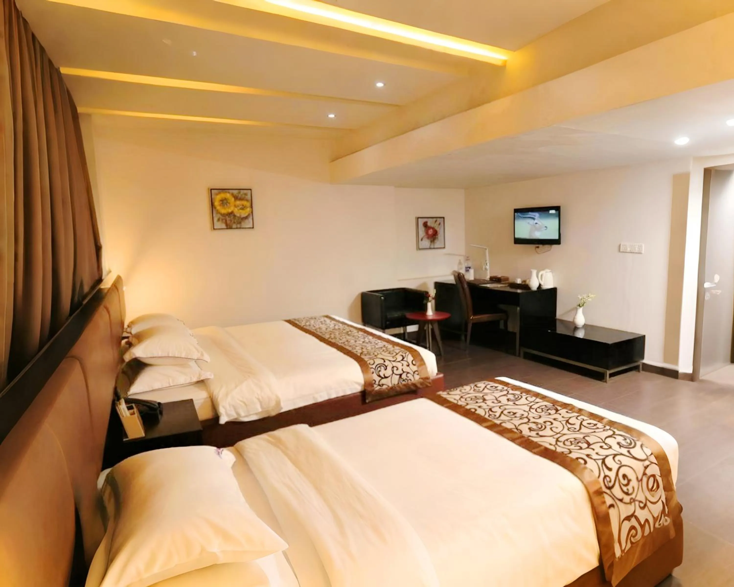 Communal lounge/ TV room, Bed in D'more Dhaka Hotel & Resort