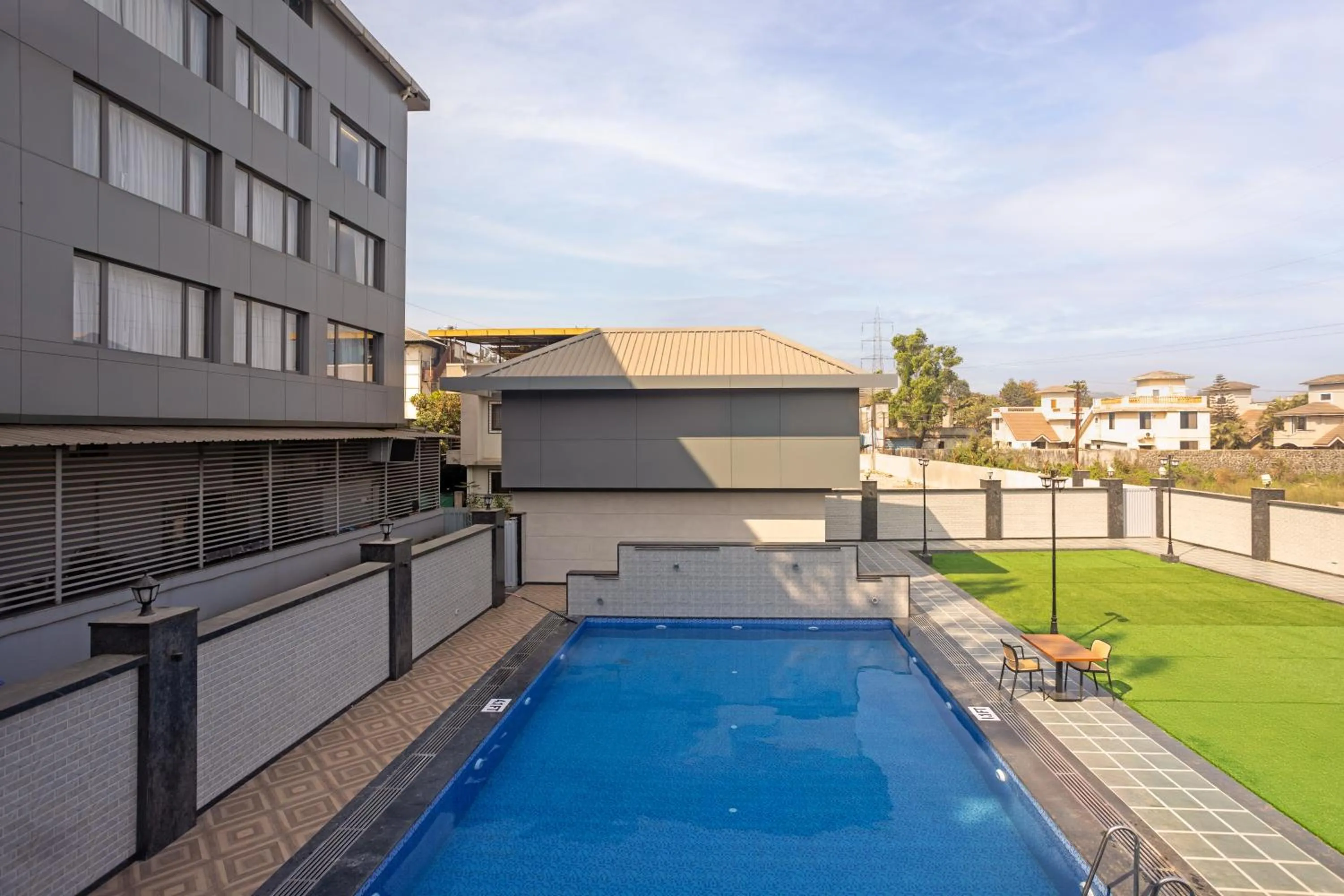 Swimming pool in Hill Berry - A SoVo Hotel