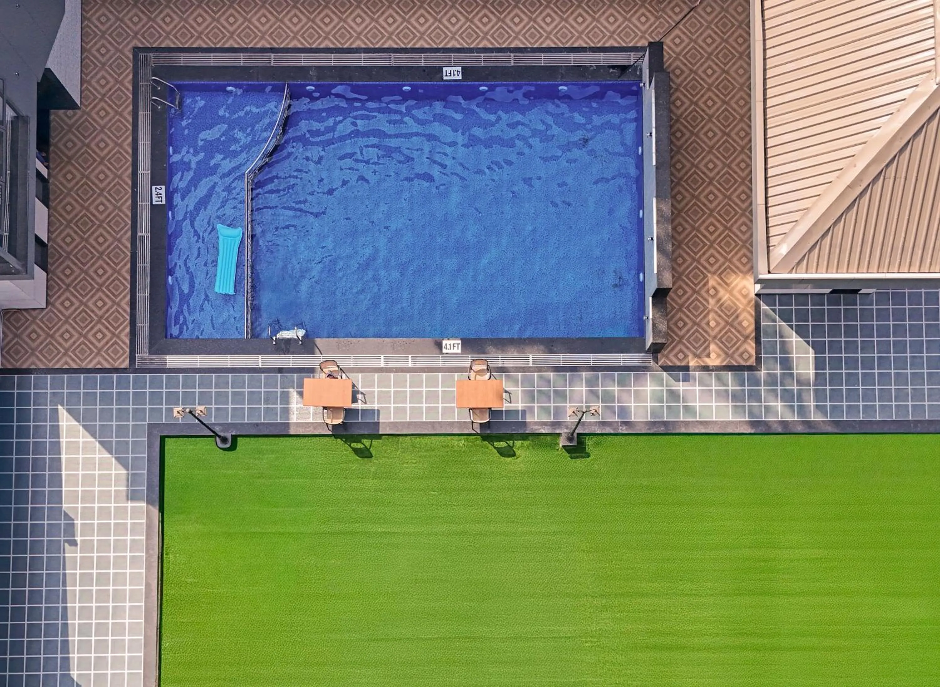 Swimming pool in Hill Berry - A SoVo Hotel