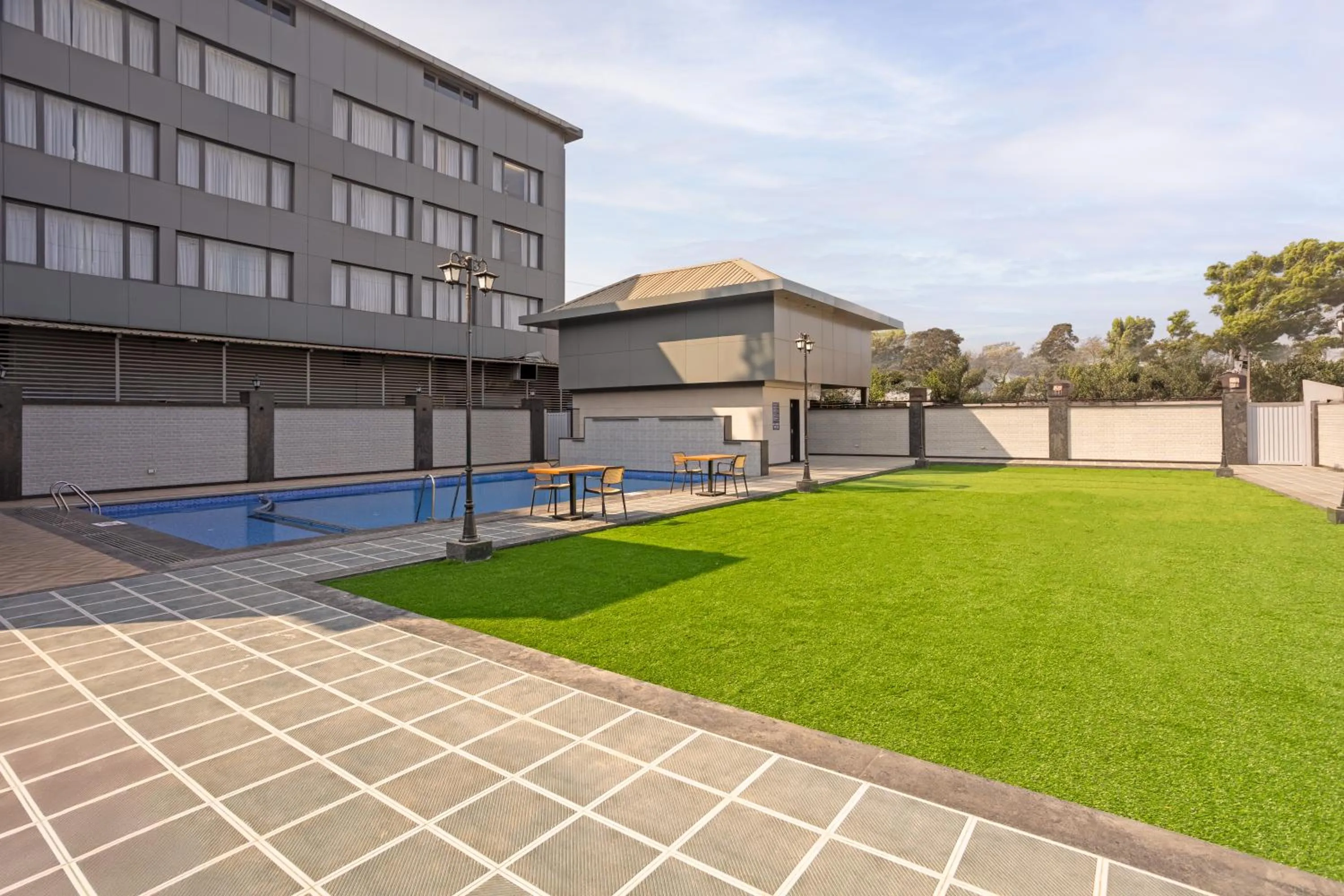 Swimming pool in Hill Berry - A SoVo Hotel