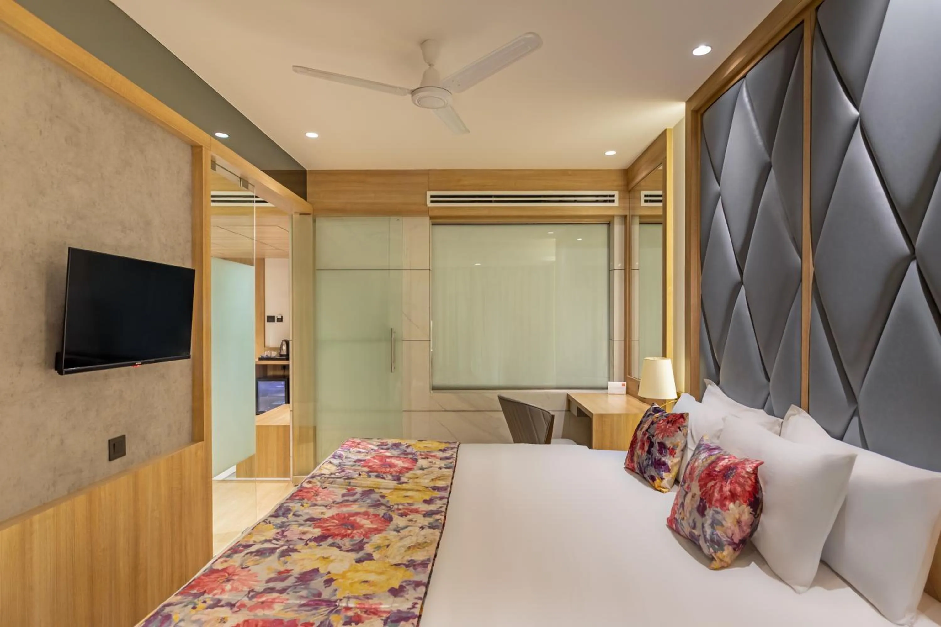 Bedroom, Bed in Hill Berry - A SoVo Hotel