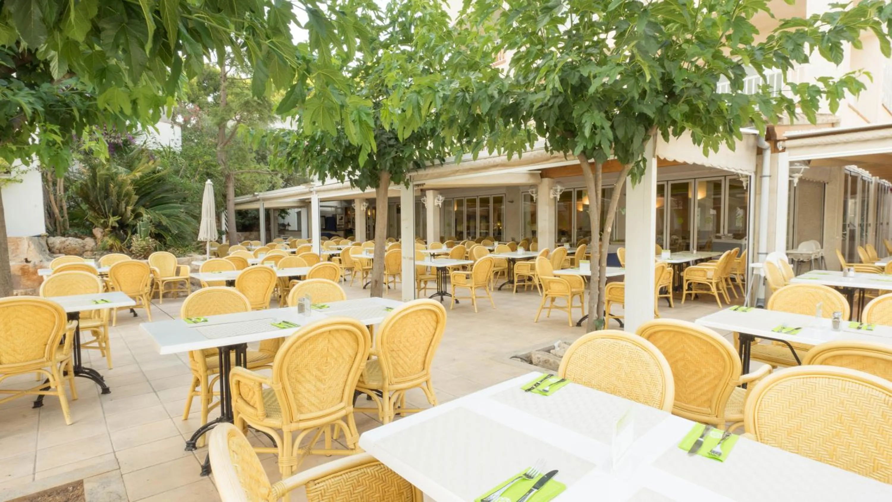 Restaurant/places to eat in Houm Nets - Adults Only