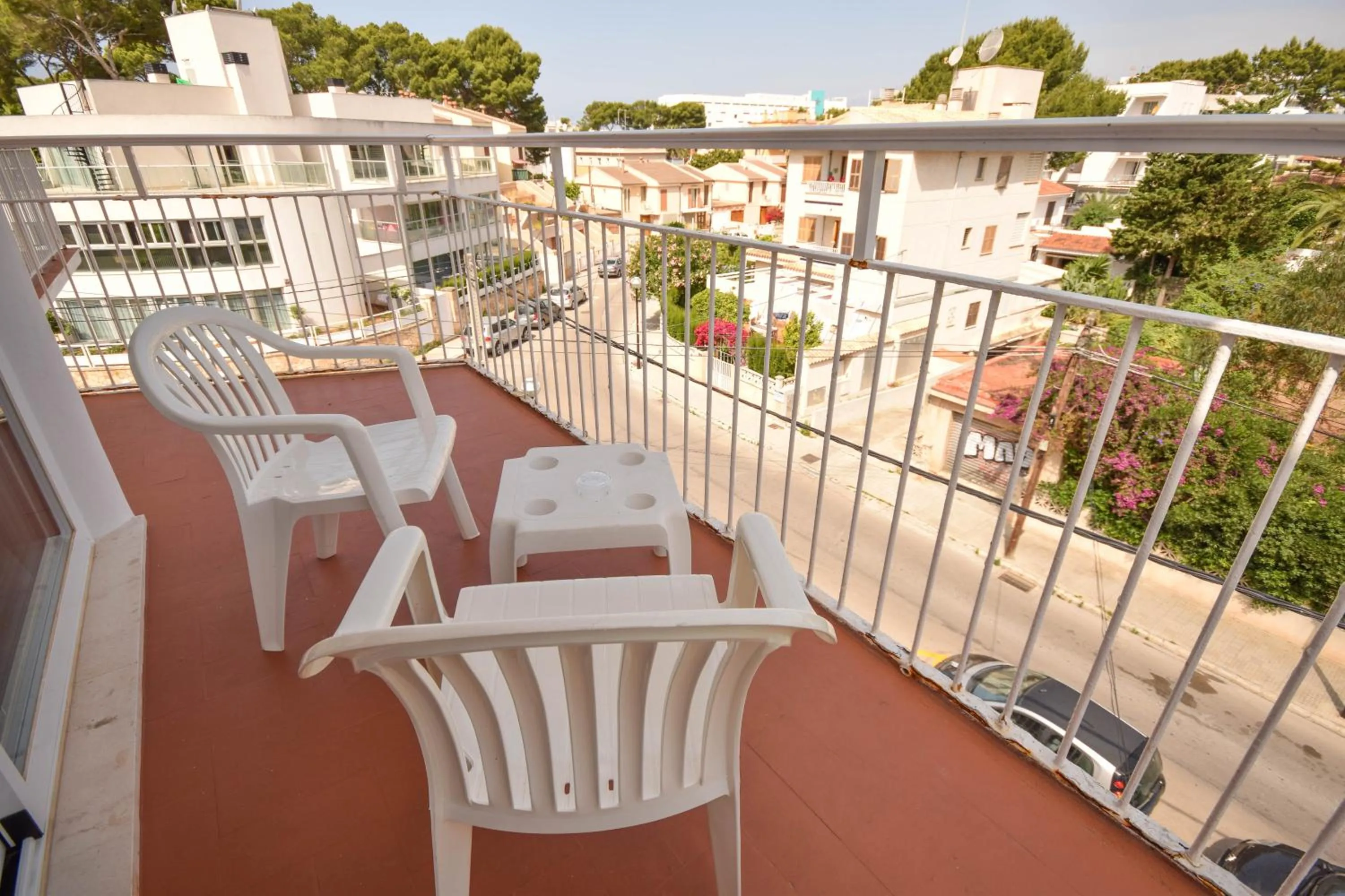 Off site in Houm Nets - Adults Only