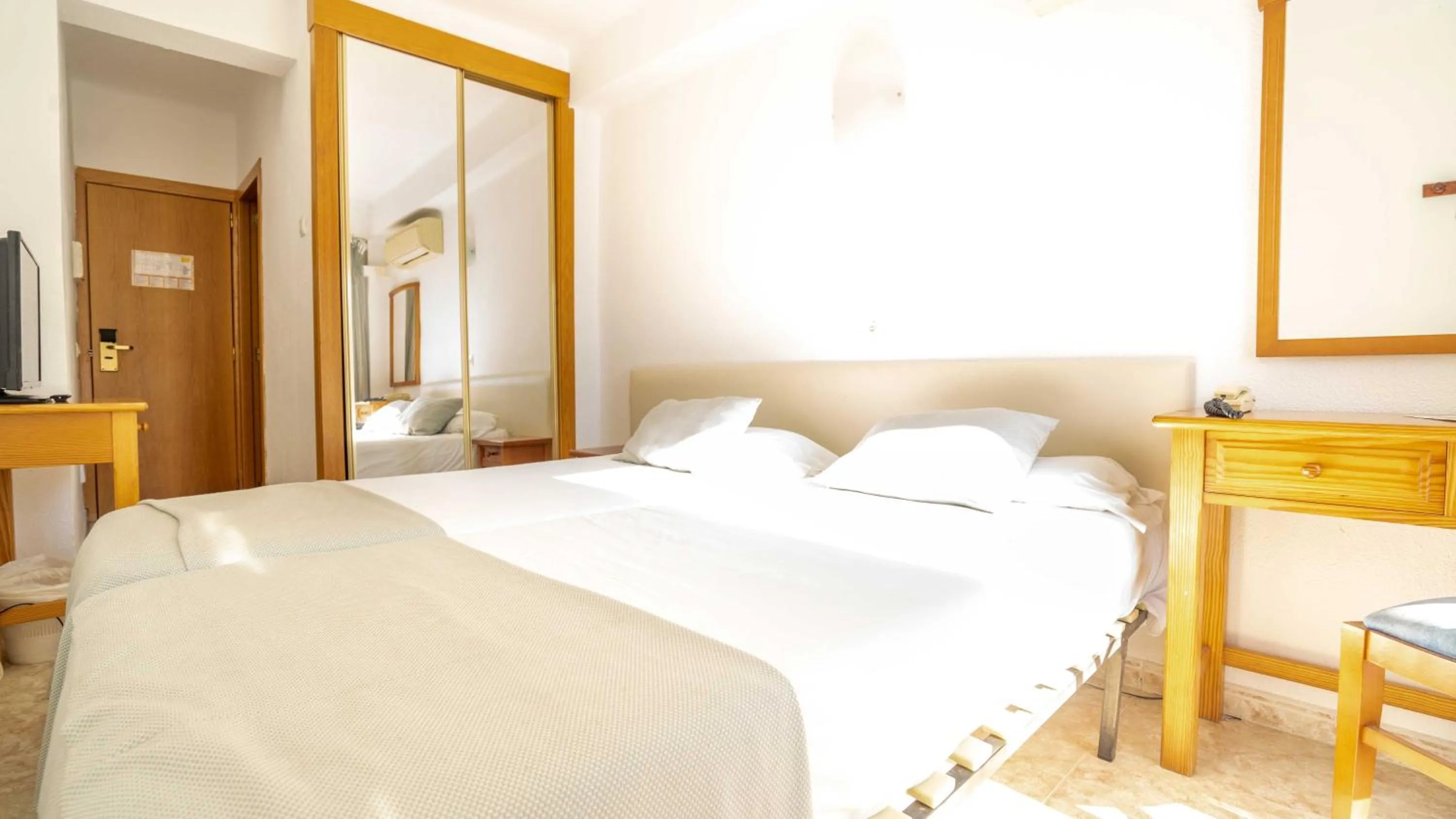 Bedroom, Bed in Houm Nets - Adults Only