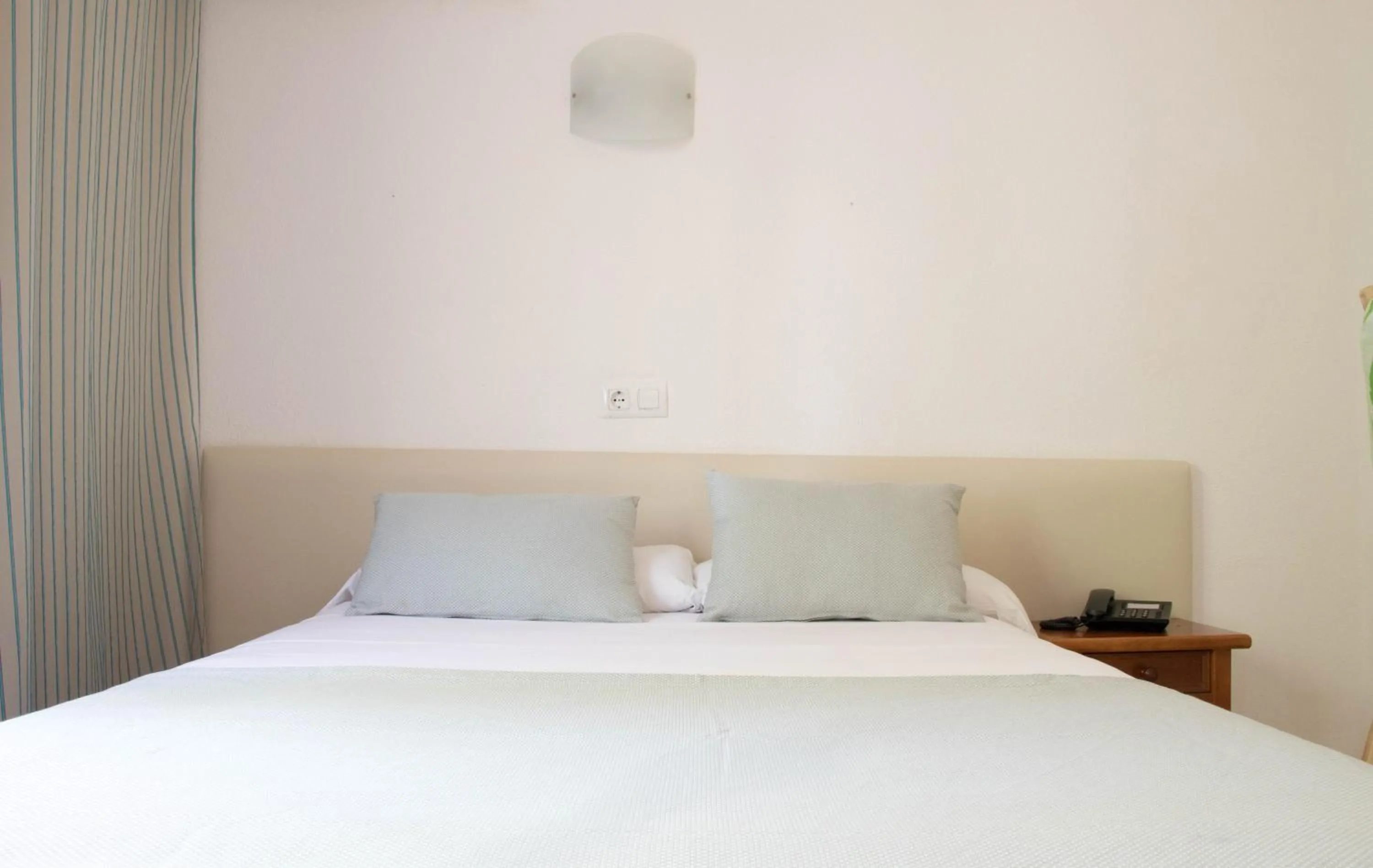 Photo of the whole room, Bed in Houm Nets - Adults Only