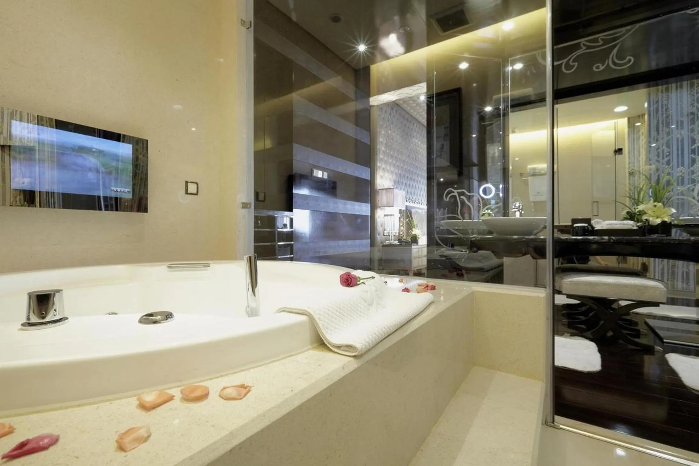 Toilet in Chateau Star River Shanghai Minhang