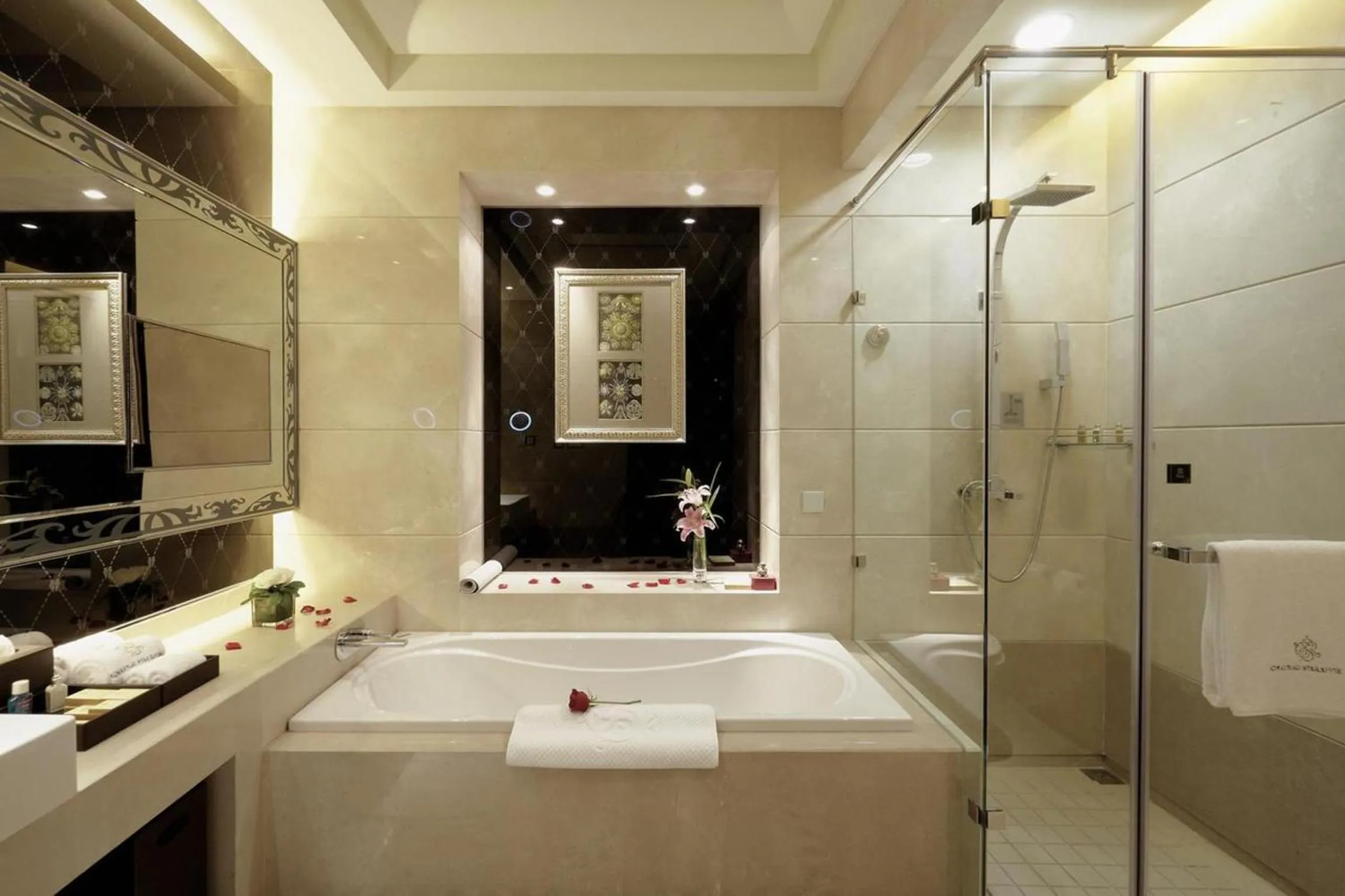 Shower in Chateau Star River Shanghai Minhang