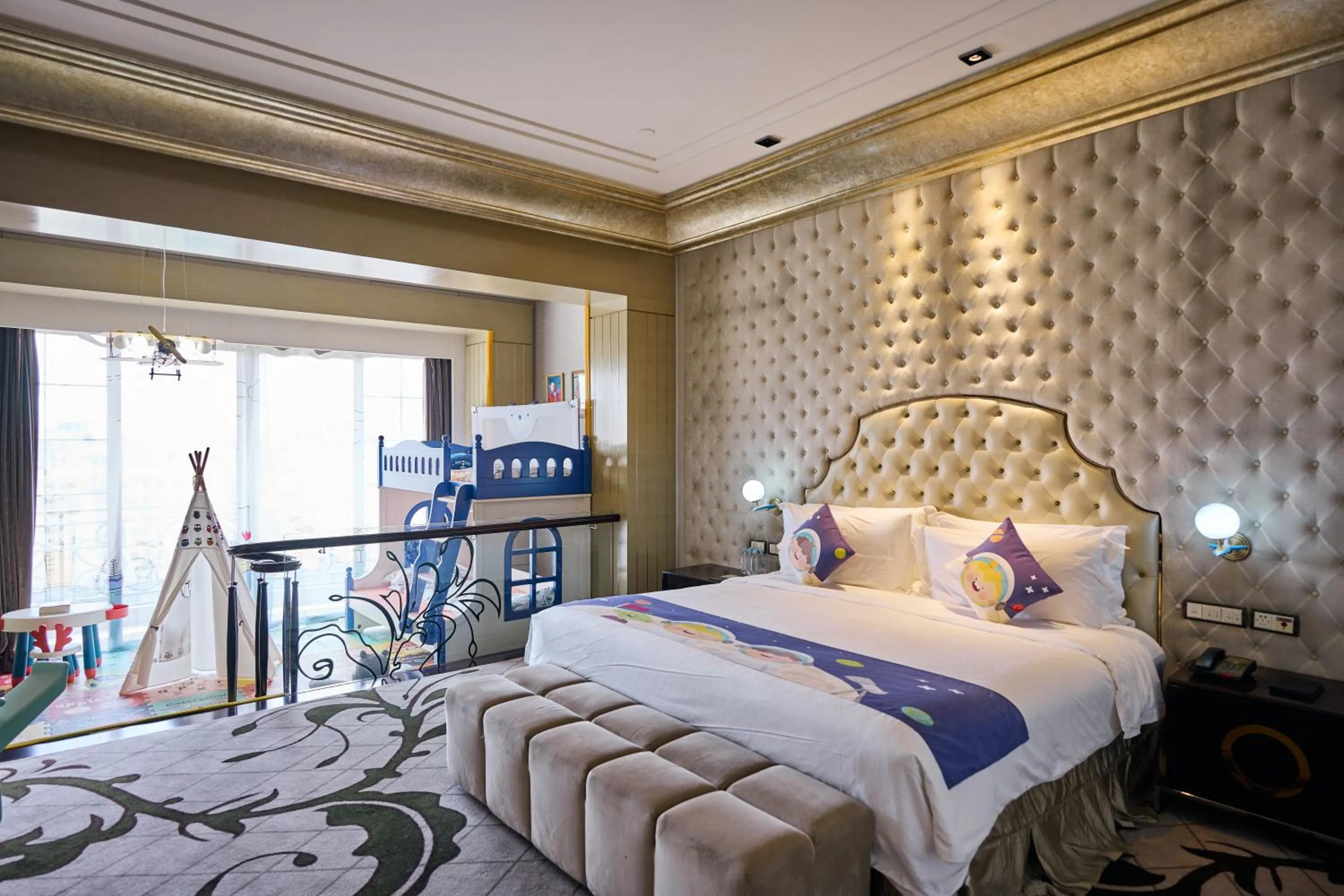Bed in Chateau Star River Shanghai Minhang