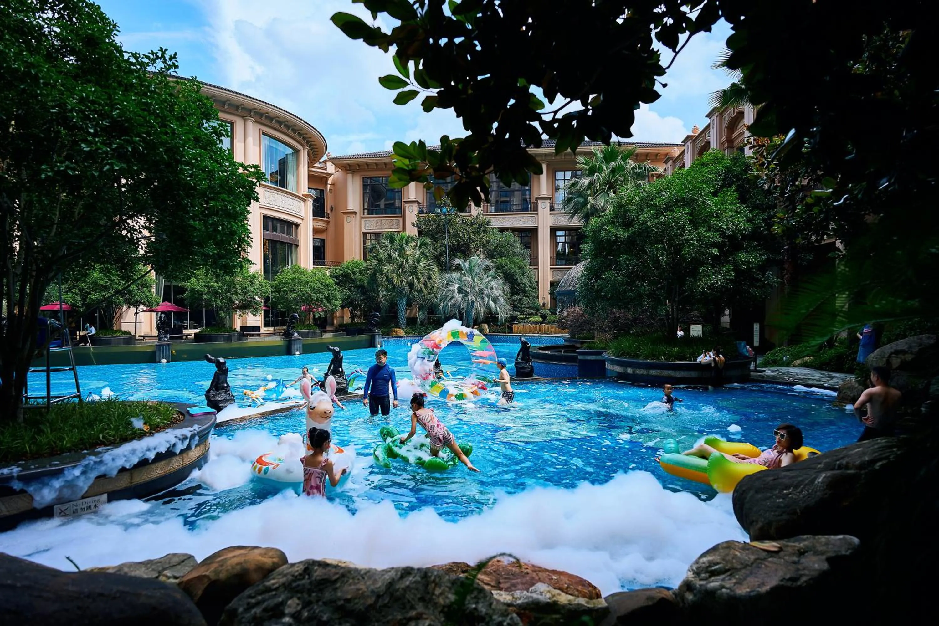 Pool view in Chateau Star River Shanghai Minhang
