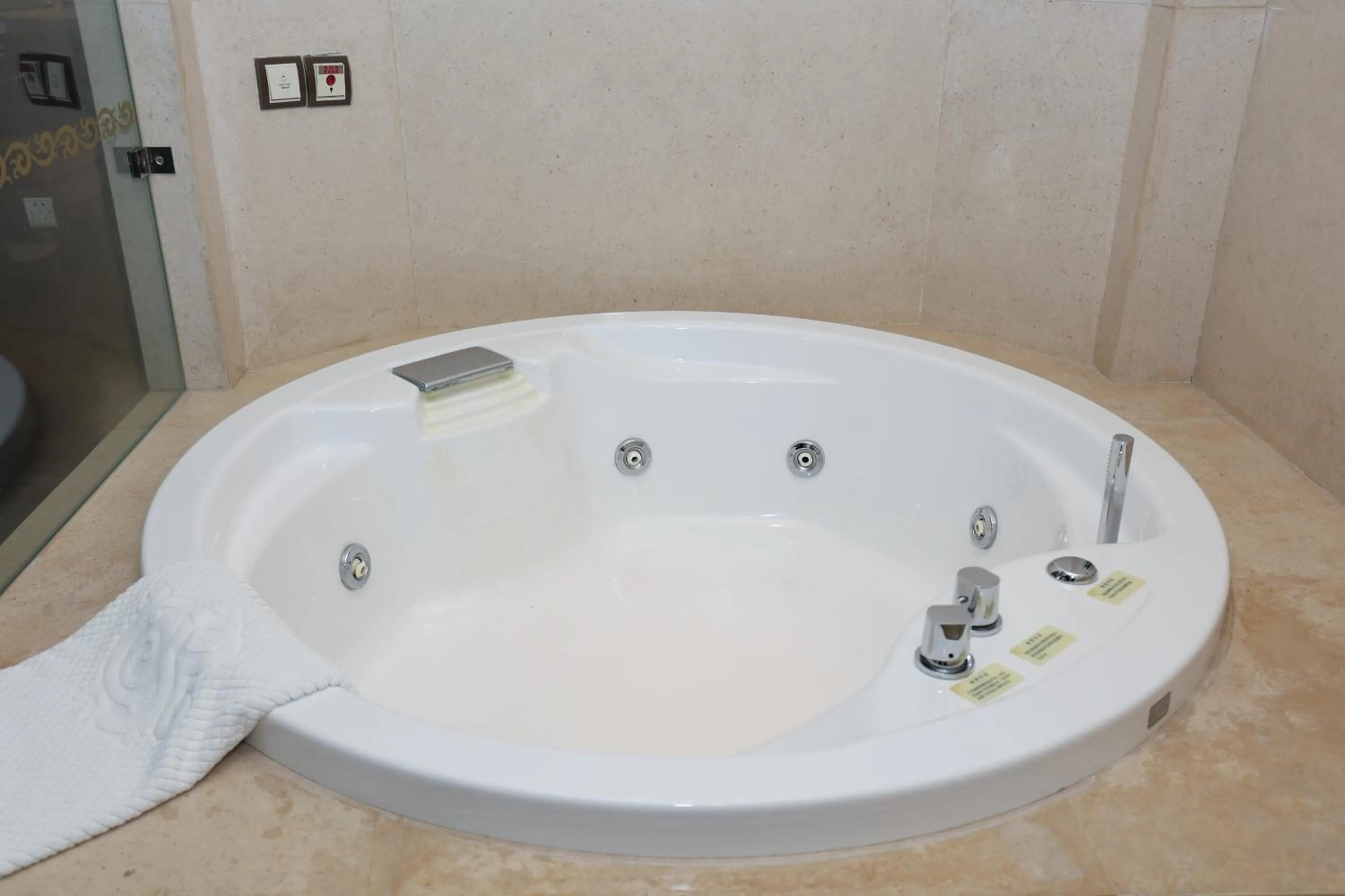 Bathroom in Chateau Star River Shanghai Minhang