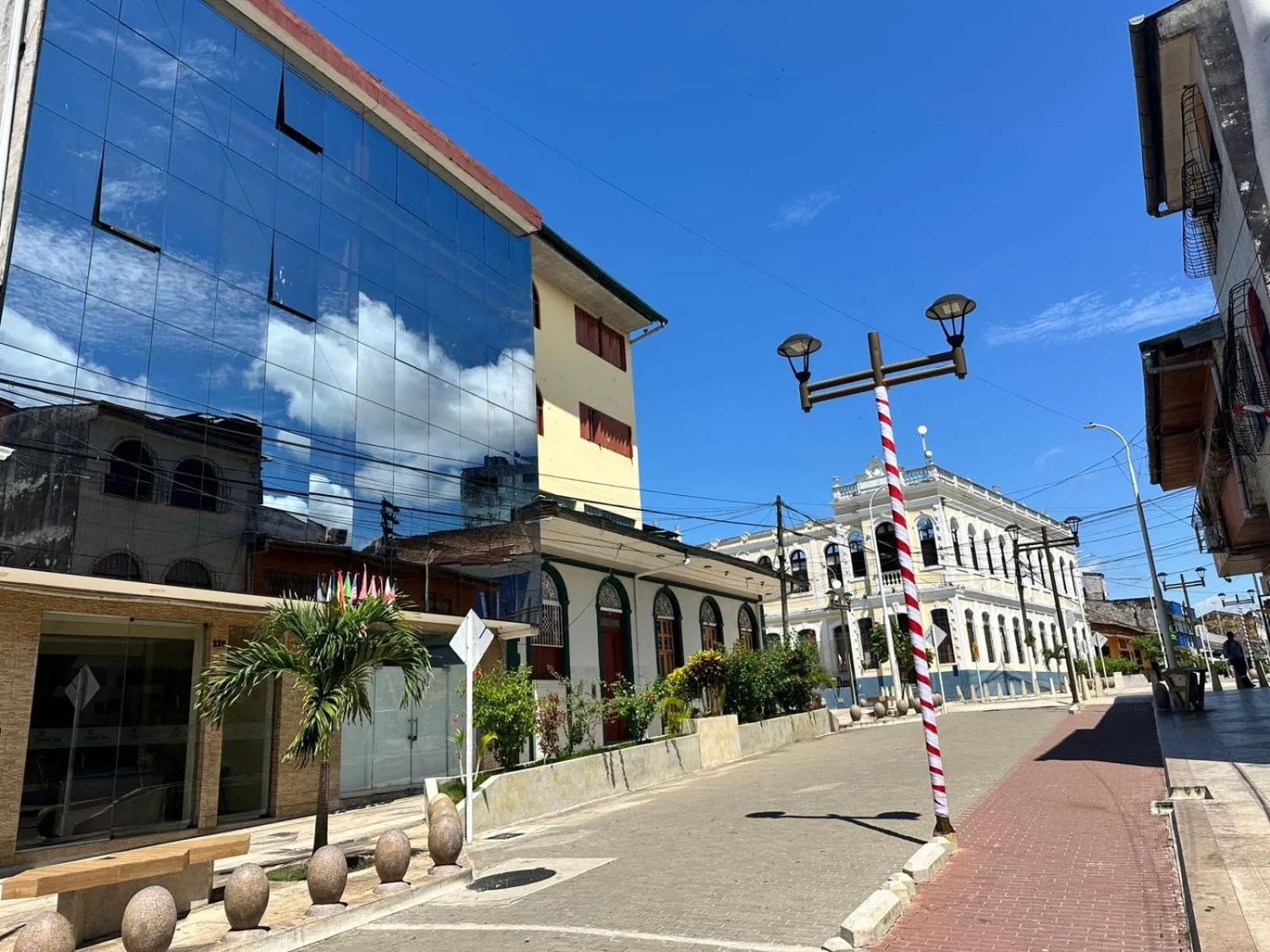 Facade/entrance in Doral Inn Hotel - Iquitos