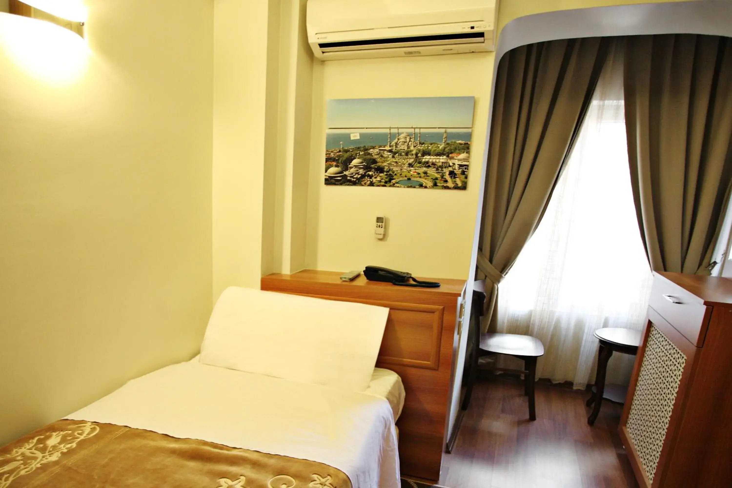 Single Room in Taksim Palace Hotel Single Room in Taksim Palace Hotel