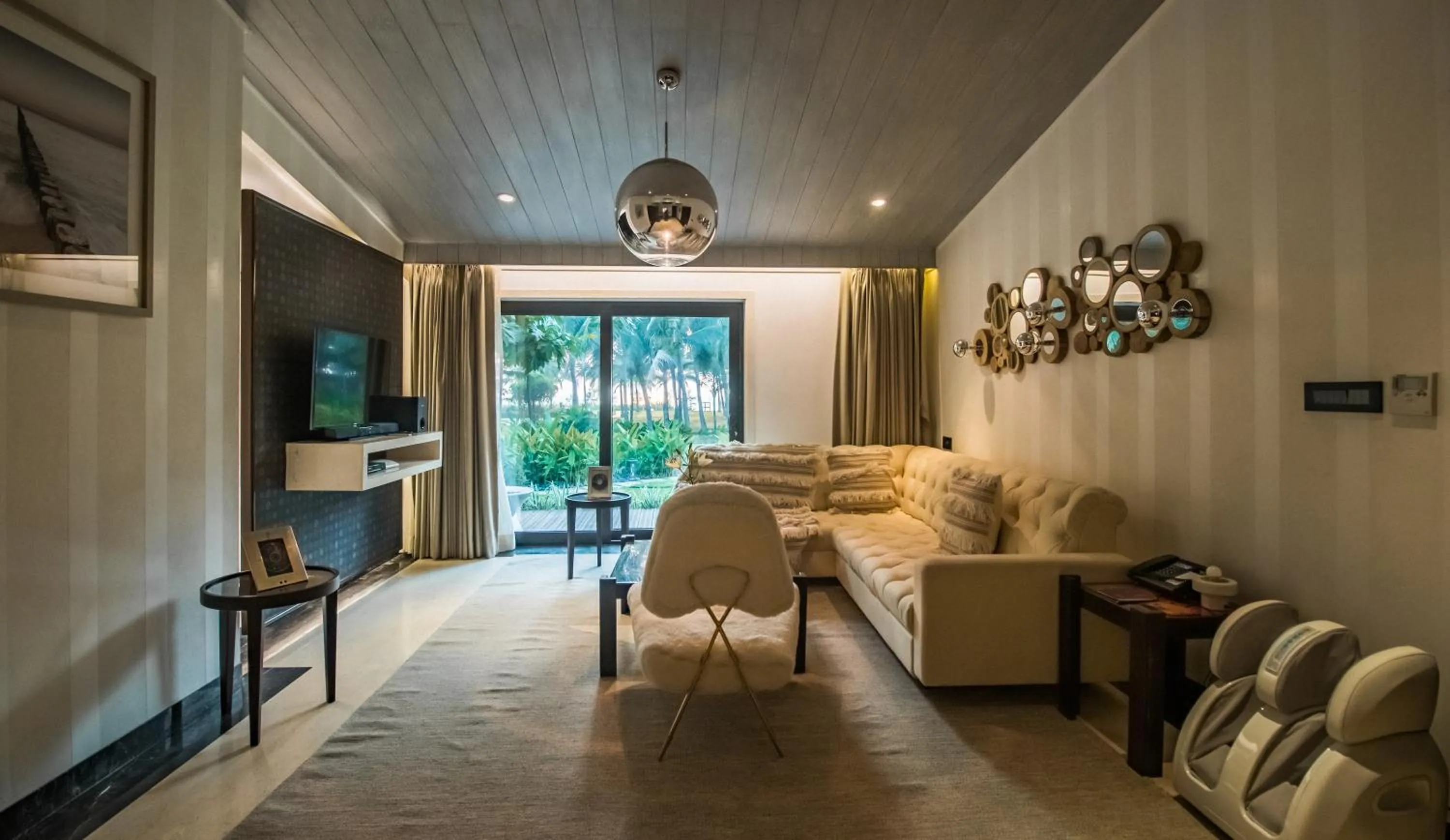 Living room in Planet Hollywood Beach Resort Goa