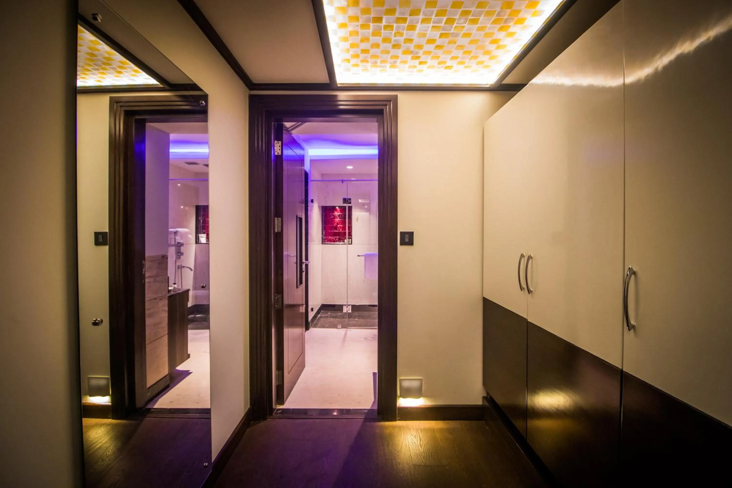 Bathroom in Planet Hollywood Beach Resort Goa