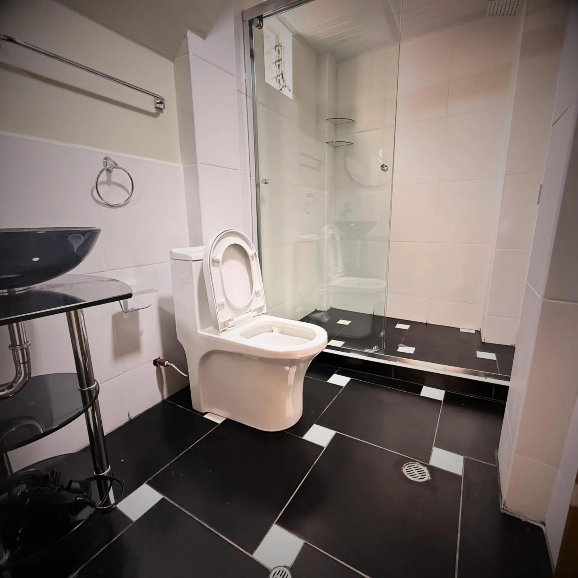 Shower in Andenes del Inca Hotel