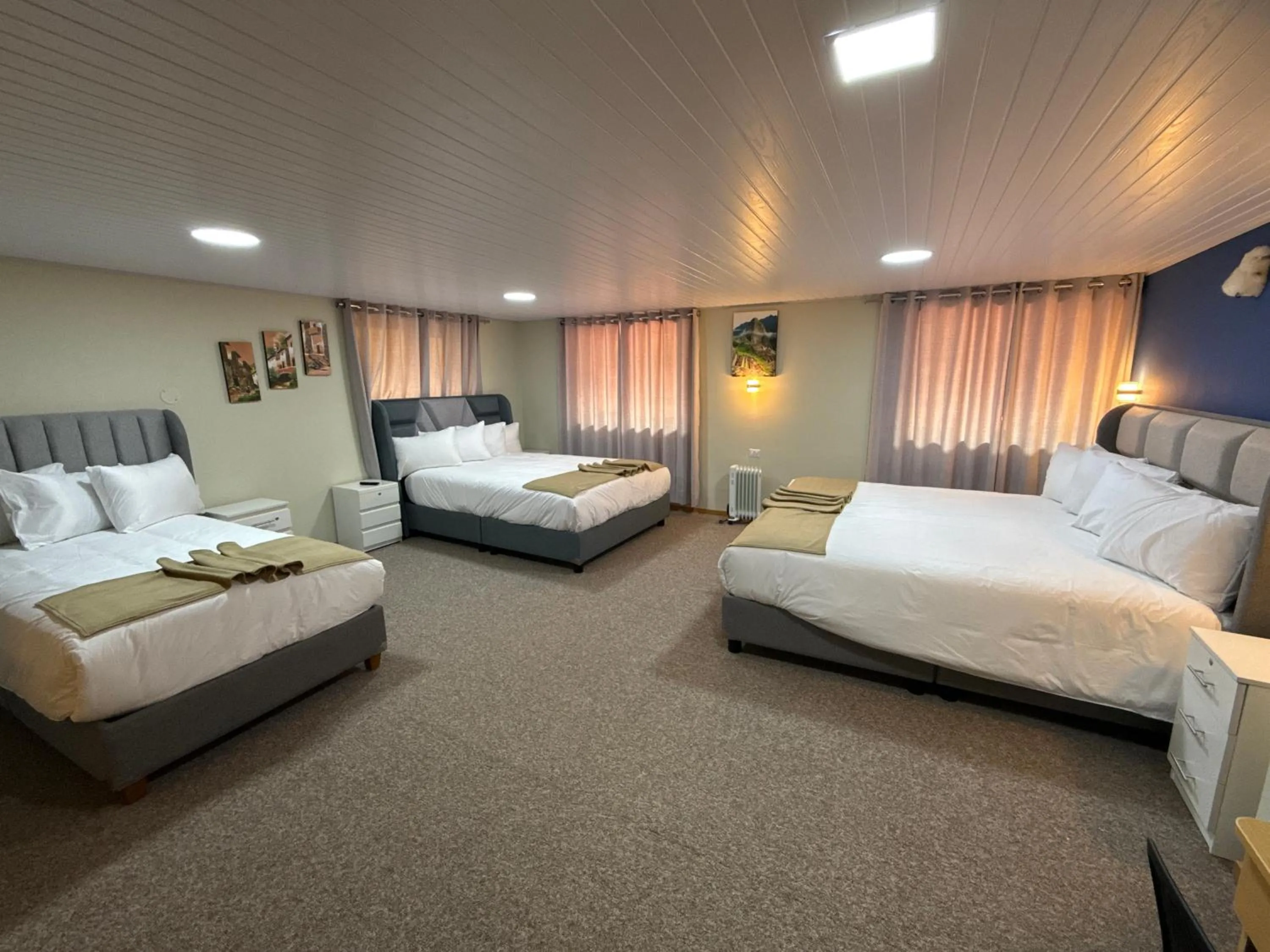 Property building, Bed in Andenes del Inca Hotel