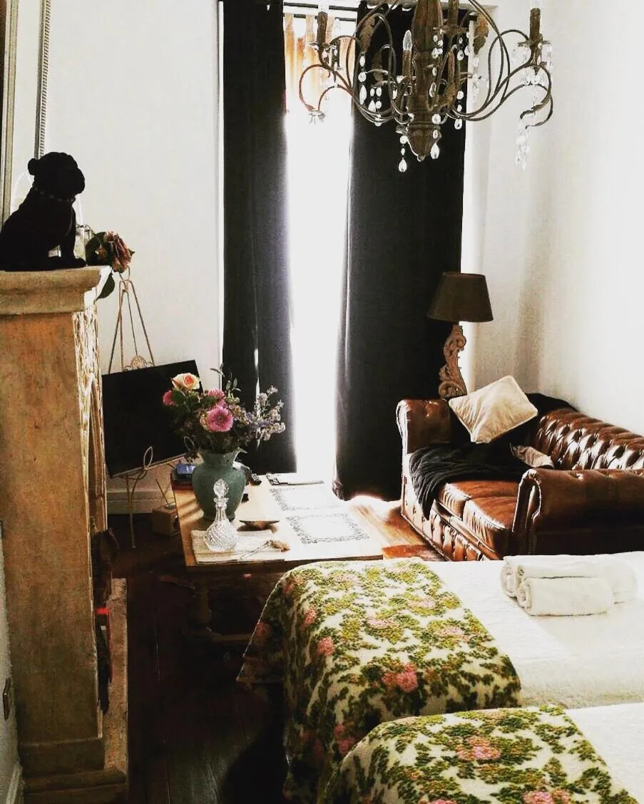 Decorative detail, Bed in Purple Dog Suites