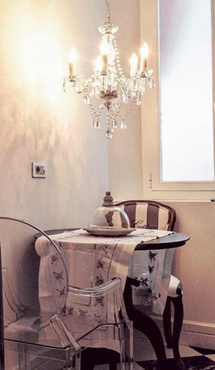 Kitchen or kitchenette in Purple Dog Suites