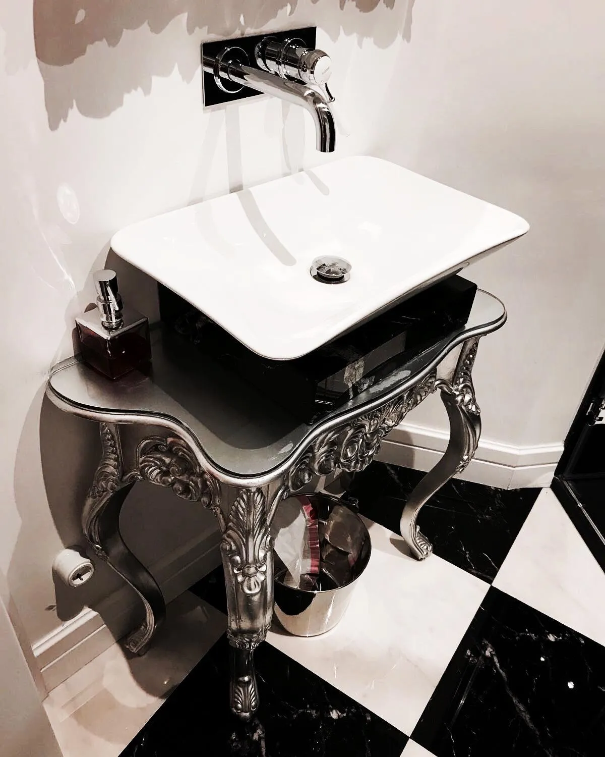 Bathroom in Purple Dog Suites