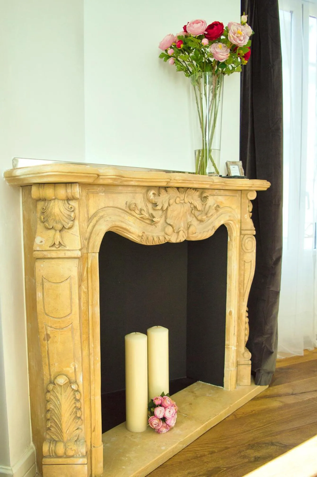 Decorative detail in Purple Dog Suites