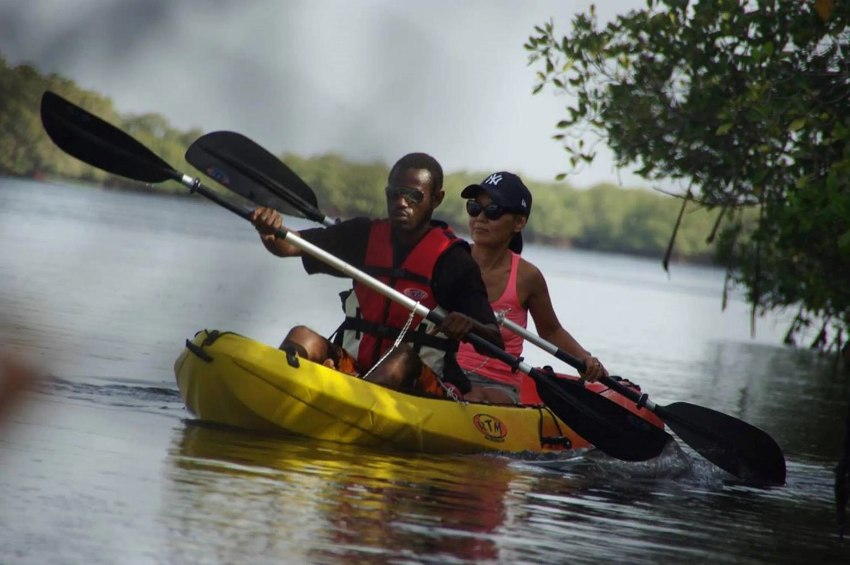 Canoeing in Bed and breakfast Keur Niaye