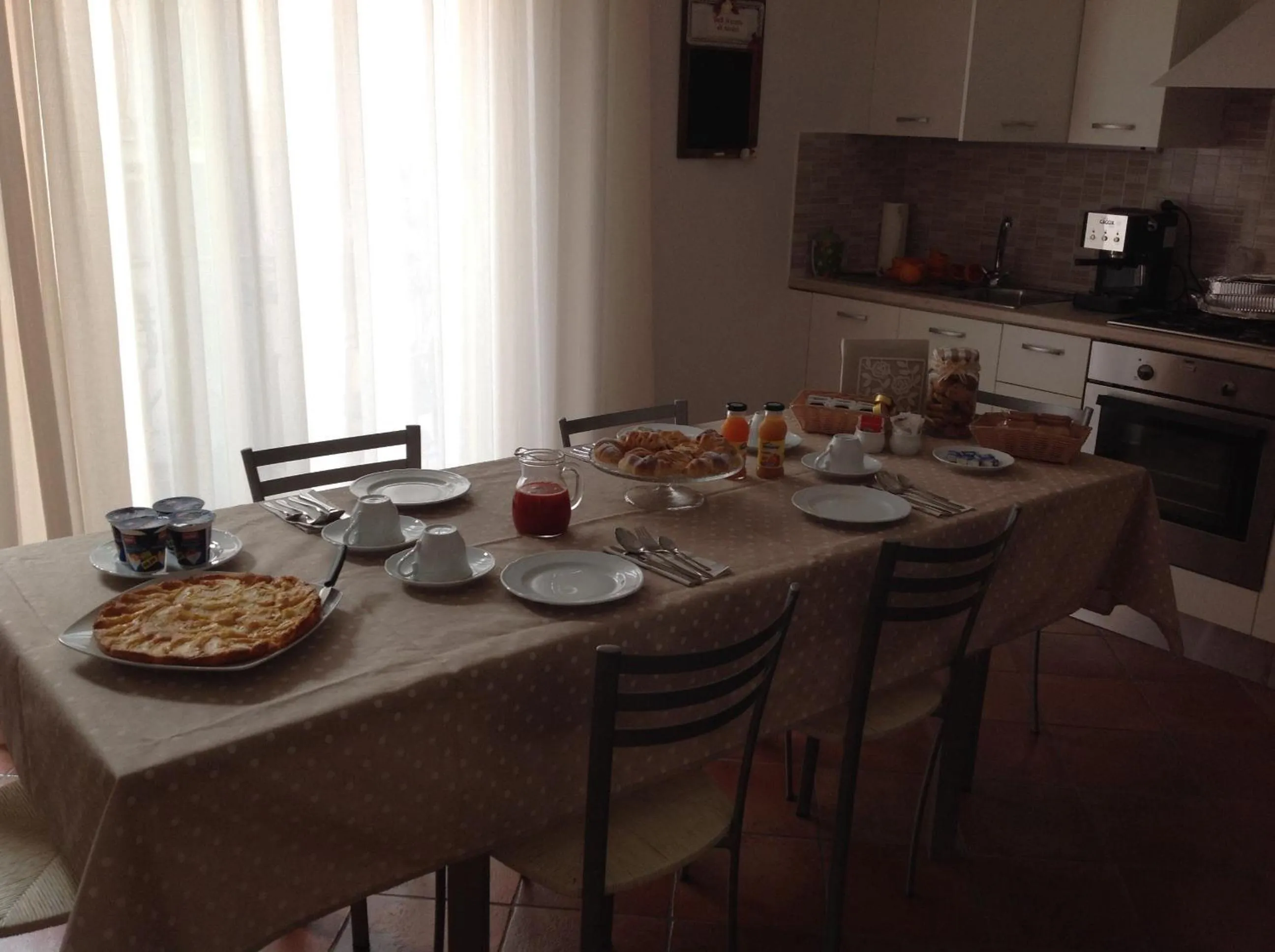 Dining area in B&B A casa di amici