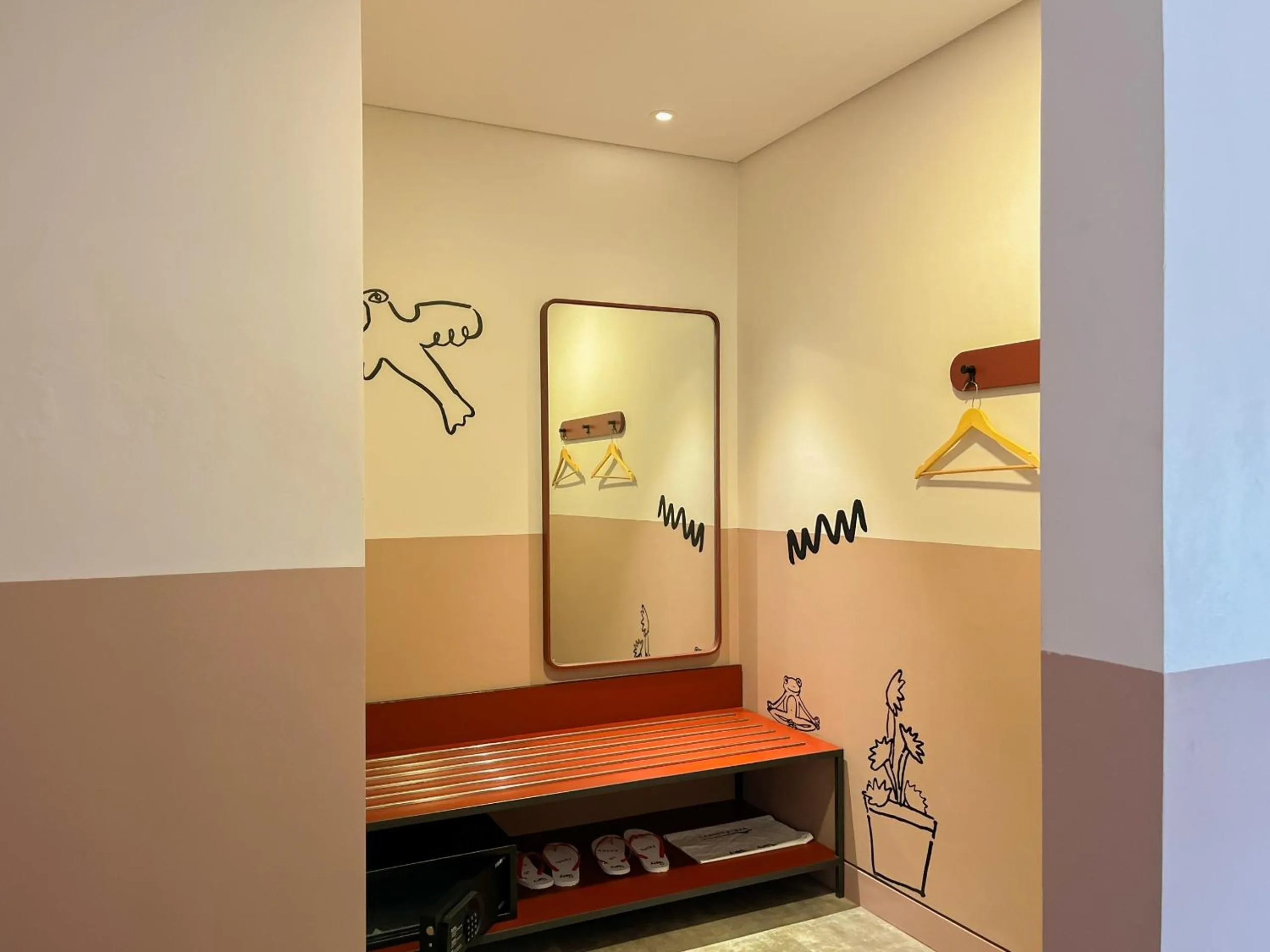 wardrobe in Kotta GO Hotel Tegal