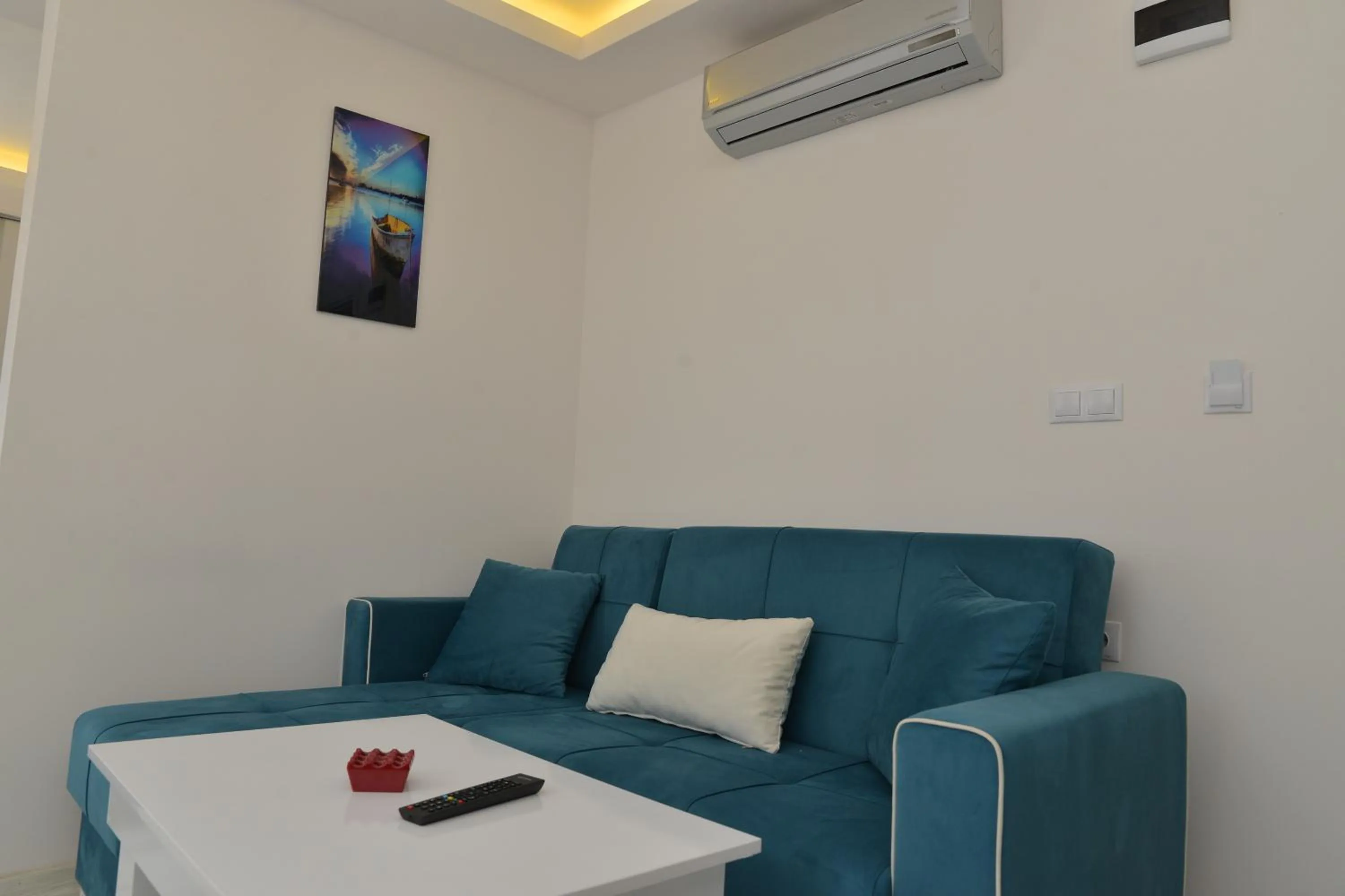 Photo of the whole room in Deep Hotel