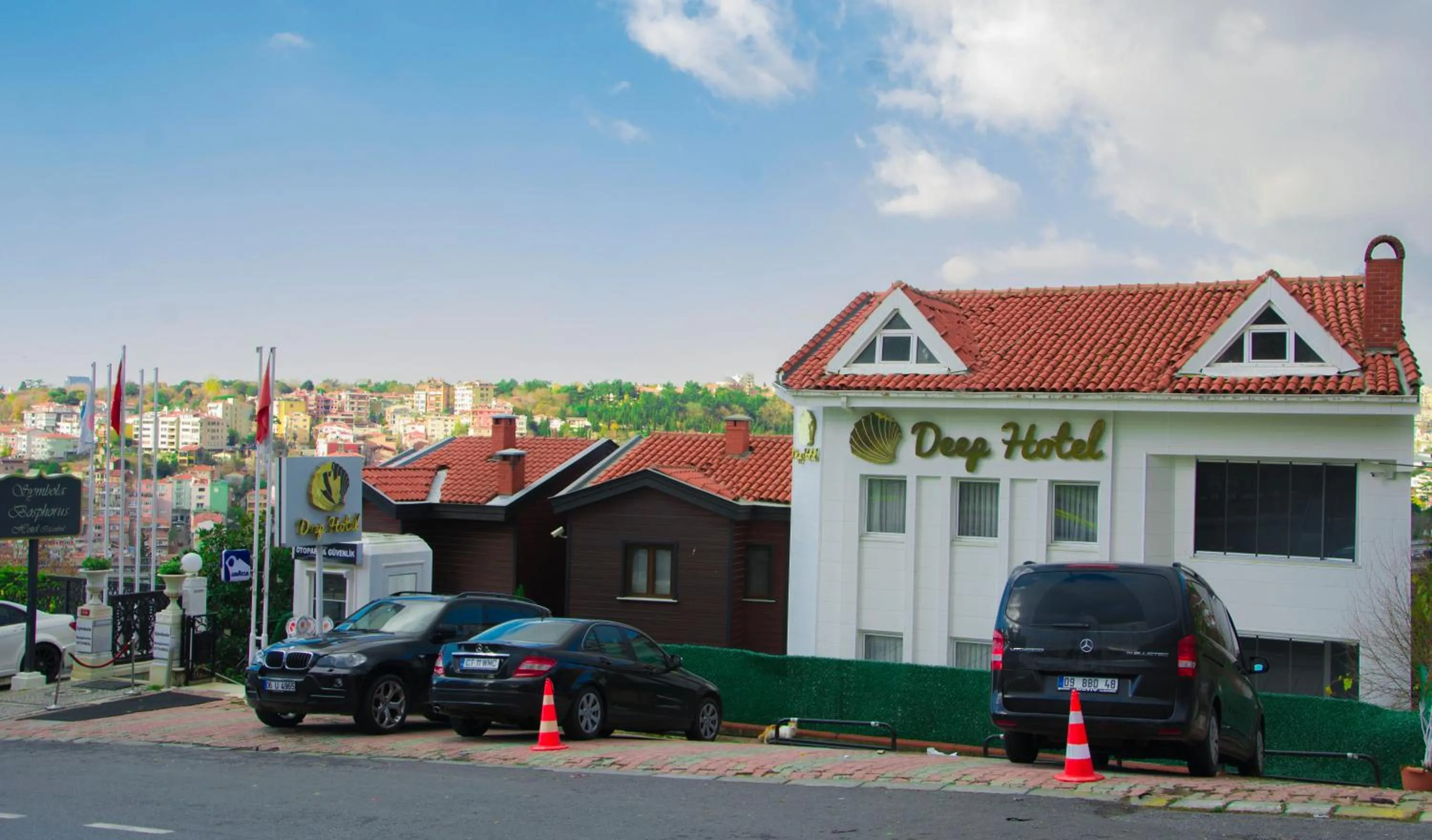 Facade/entrance in Deep Hotel