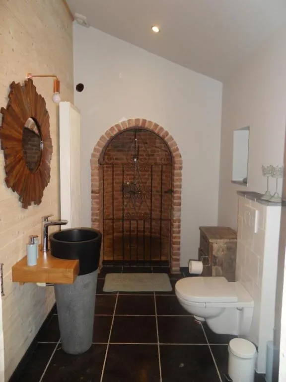 Bathroom in B&B 'Het Logiement