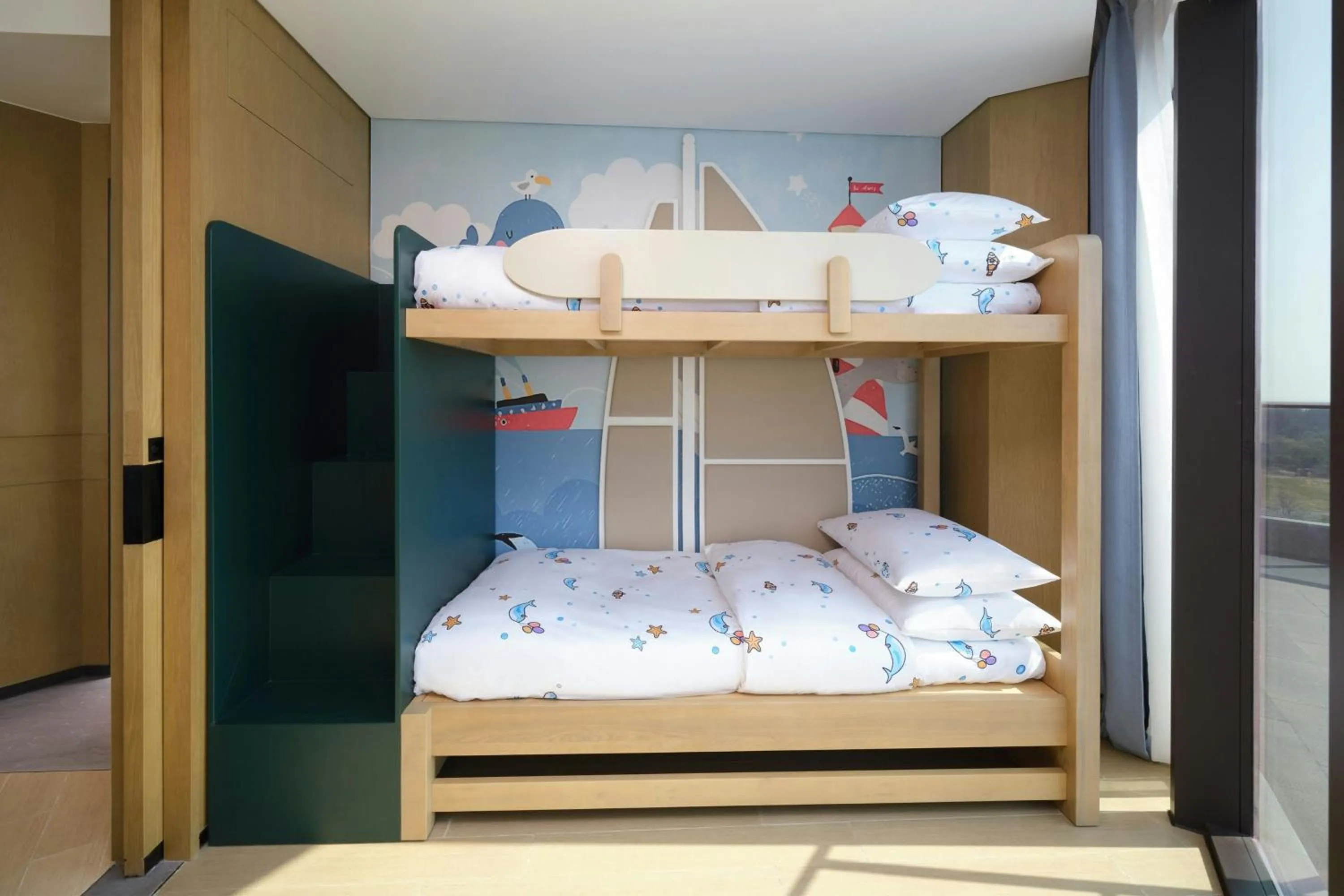 Photo of the whole room, Bed in Beihai Marriott Resort