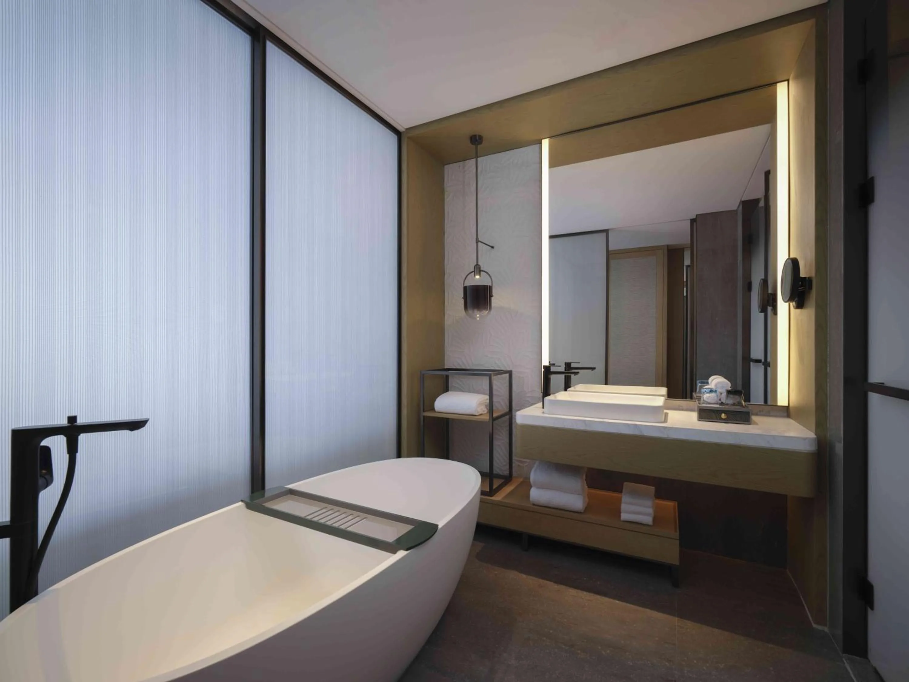 Toilet, Bed in Beihai Marriott Resort